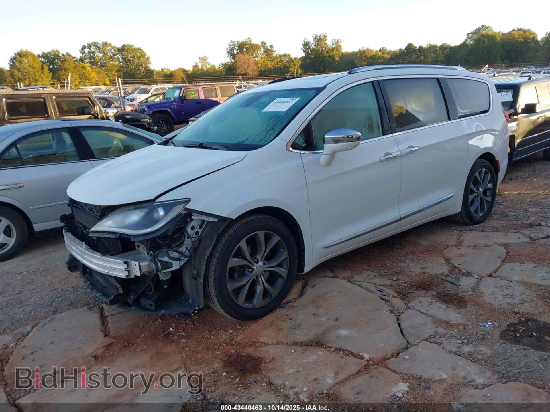 2017 CHRYSLER PACIFICA - VIN: 2C4RC1GG8HR608681 - Фото 2