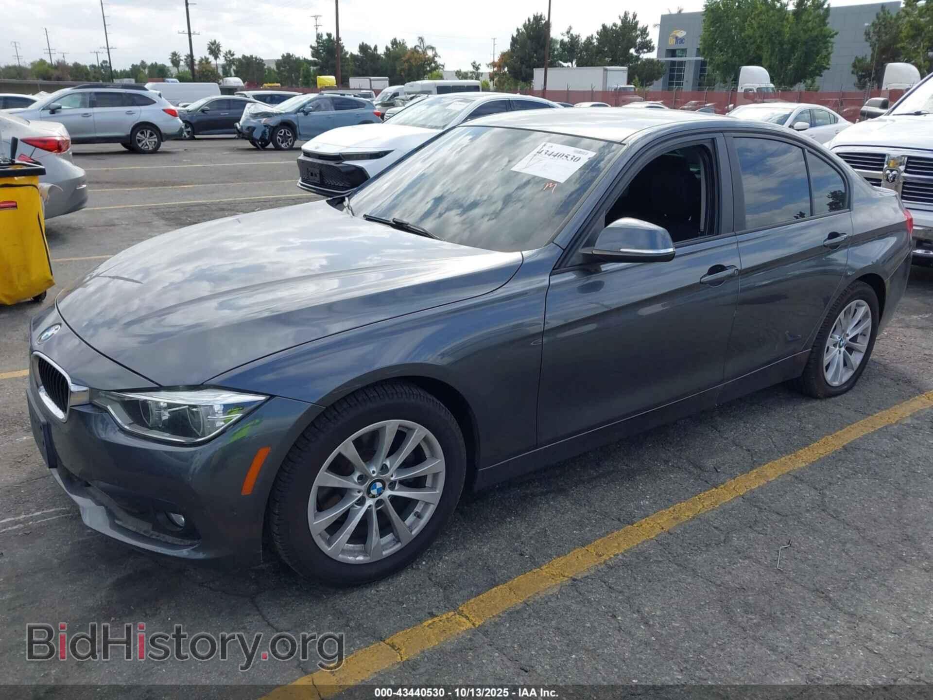 2018 BMW 320I - VIN: WBA8A9C5XJAH12653 - Фото 2