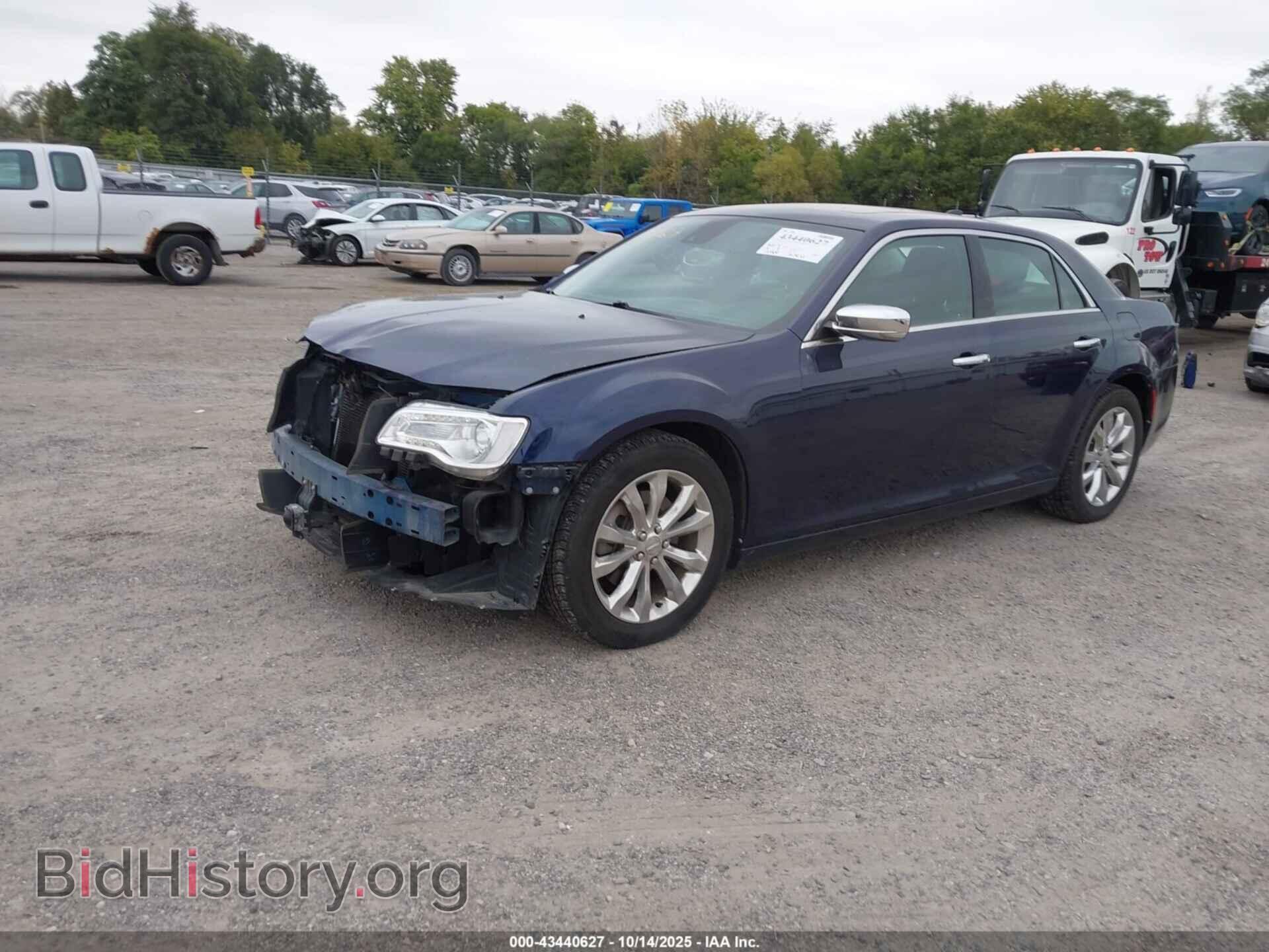 2017 CHRYSLER 300C - VIN: 2C3CCAKG5HH586906 - Фото 2