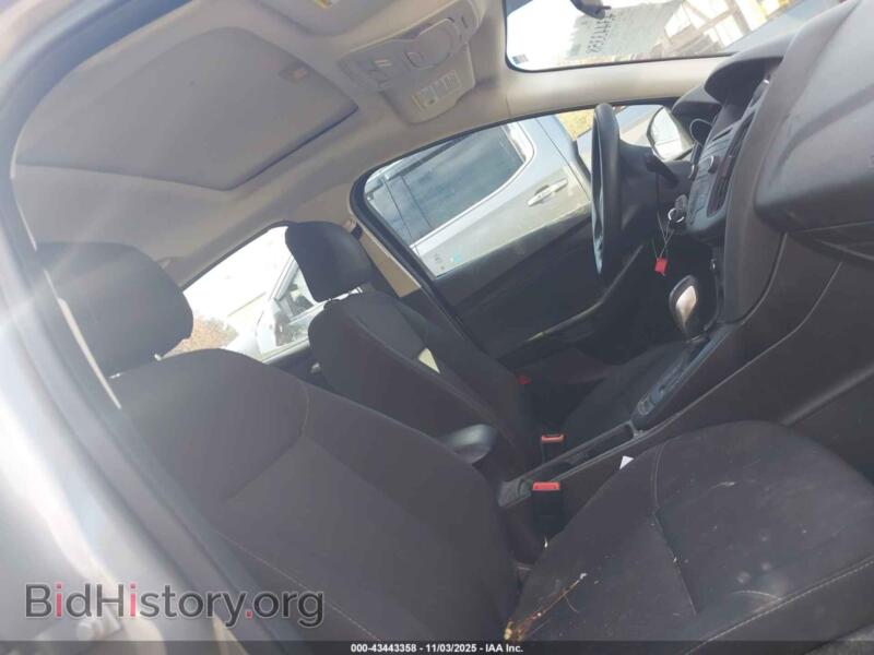2016 Ford FOCUS (VIN 1FADP3K2XGL264113) — фото 5 из 11