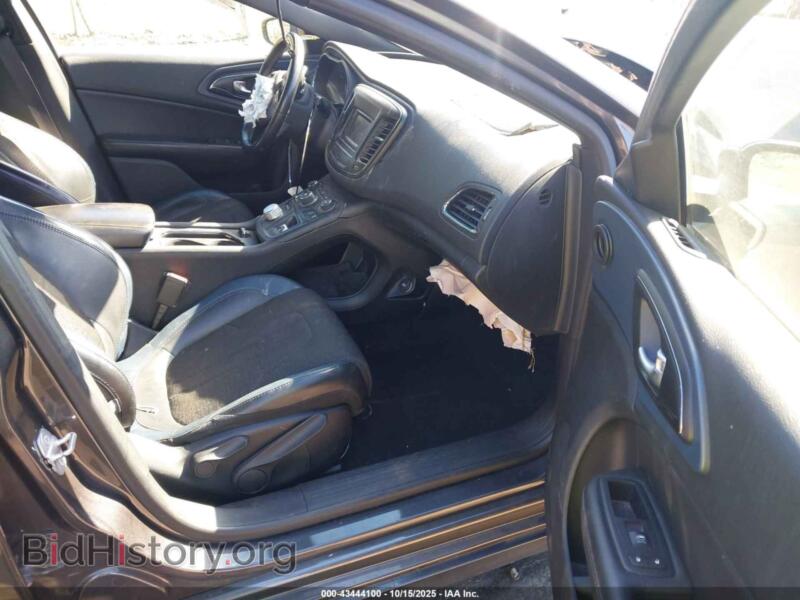 2016 Chrysler 200 (VIN 1C3CCCBB4GN138050) — photo 5 of 17