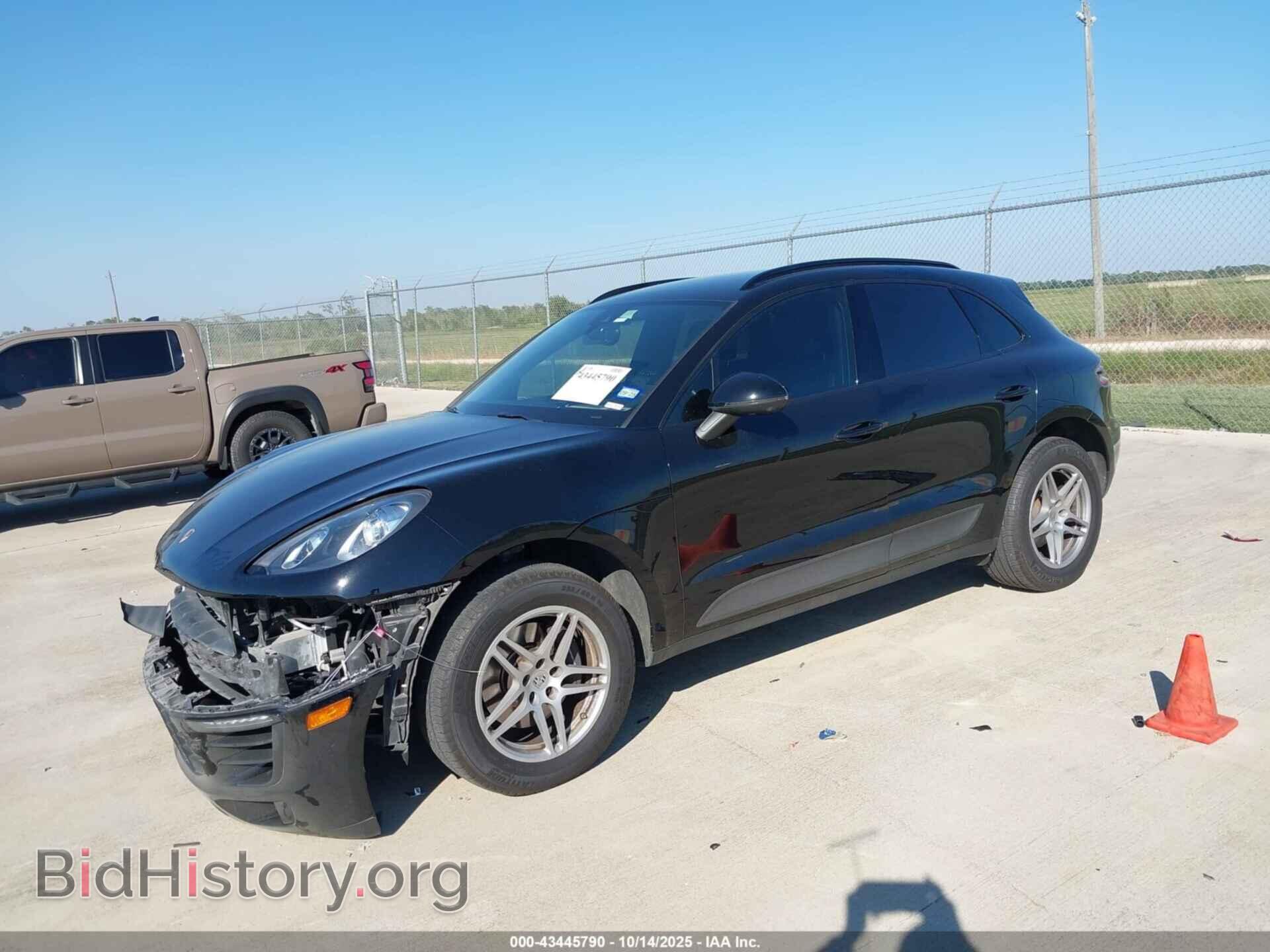 2017 PORSCHE MACAN - VIN: WP1AA2A52HLB81425 - Photo 2
