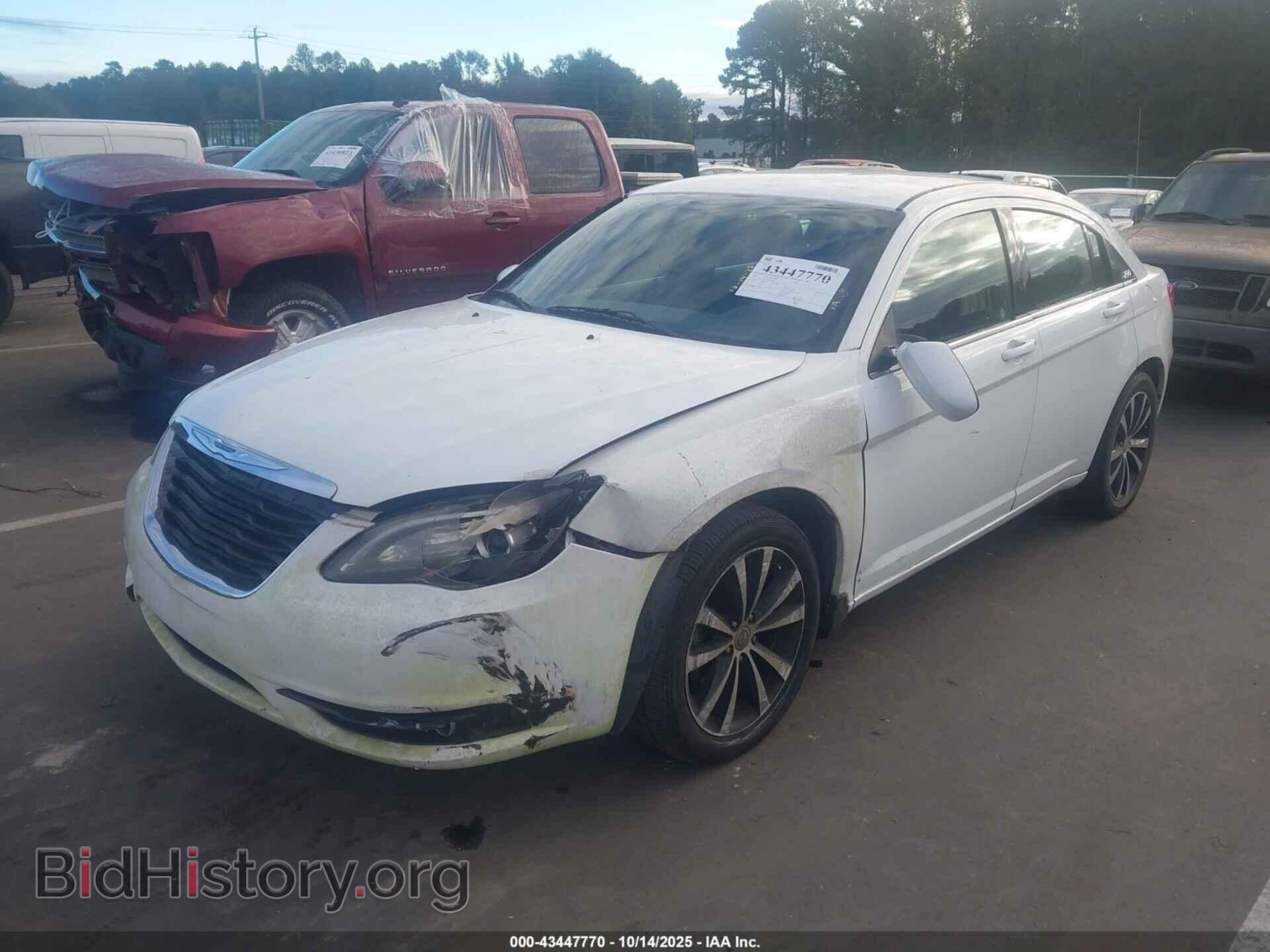 2013 CHRYSLER 200 - VIN: 1C3CCBBG4DN745129 - Фото 2