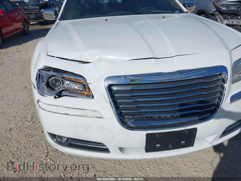 2014 Chrysler 300C (VIN 2C3CCAKG1EH298165) — photo 6 of 17