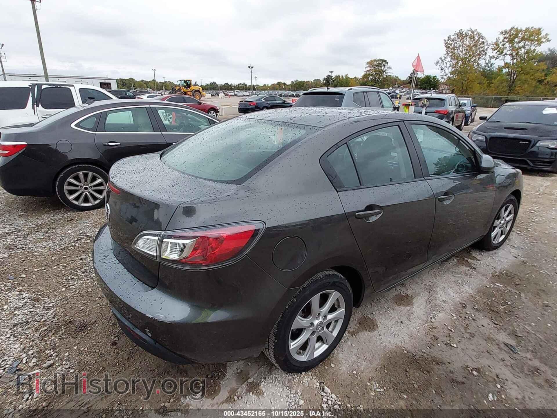 2011 MAZDA MAZDA3 - VIN: JM1BL1VF8B1359841 - Фото 4