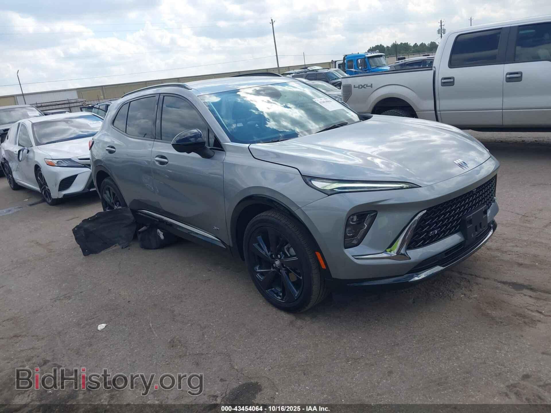 Фотография LRBFZPE40RD068579 - BUICK ENVISION 2024