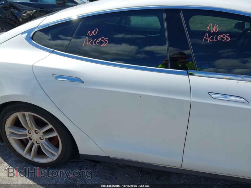 2013 Tesla MODEL S (VIN 5YJSA1CP8DFP15538) — фото 8 из 19