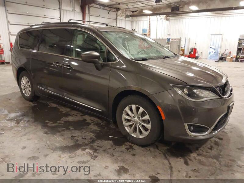 2017 Chrysler PACIFICA Touring-L (VIN 2C4RC1BG2HR621529) — photo 1 of 18, IAAI, damage: front end