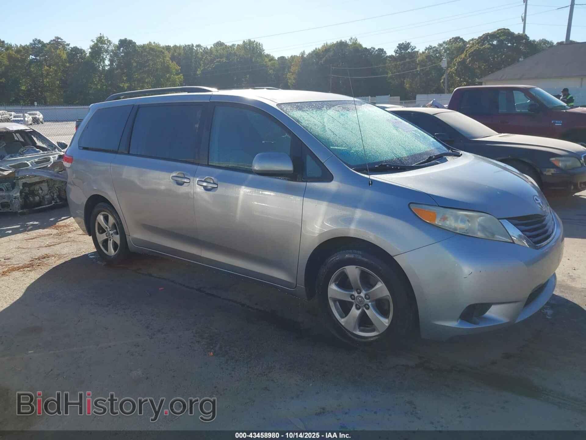 Фотография 5TDKK3DC7BS075464 - TOYOTA SIENNA 2011