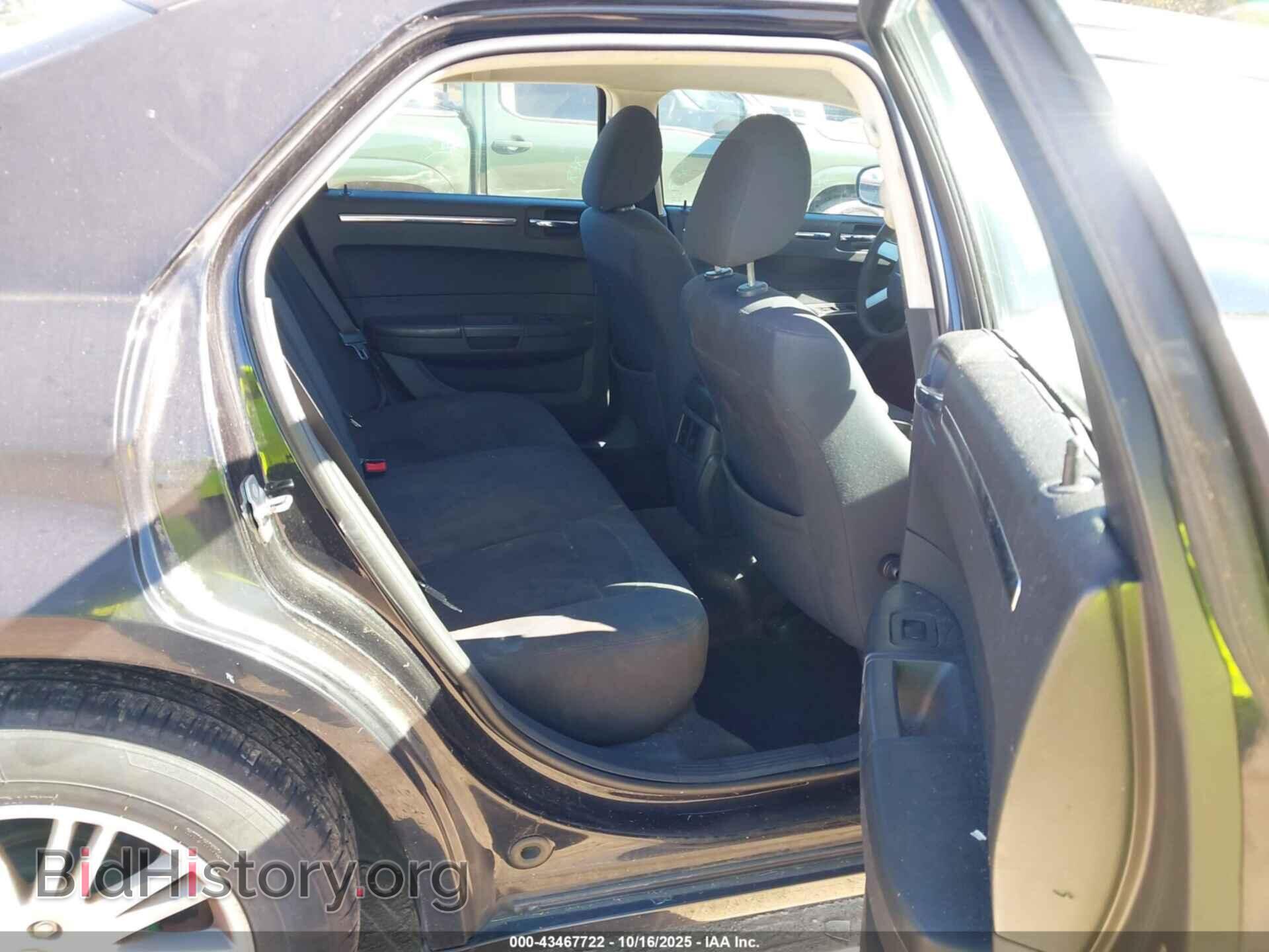 2010 CHRYSLER 300 - VIN: 2C3CA4CD5AH105635 - Фото 8