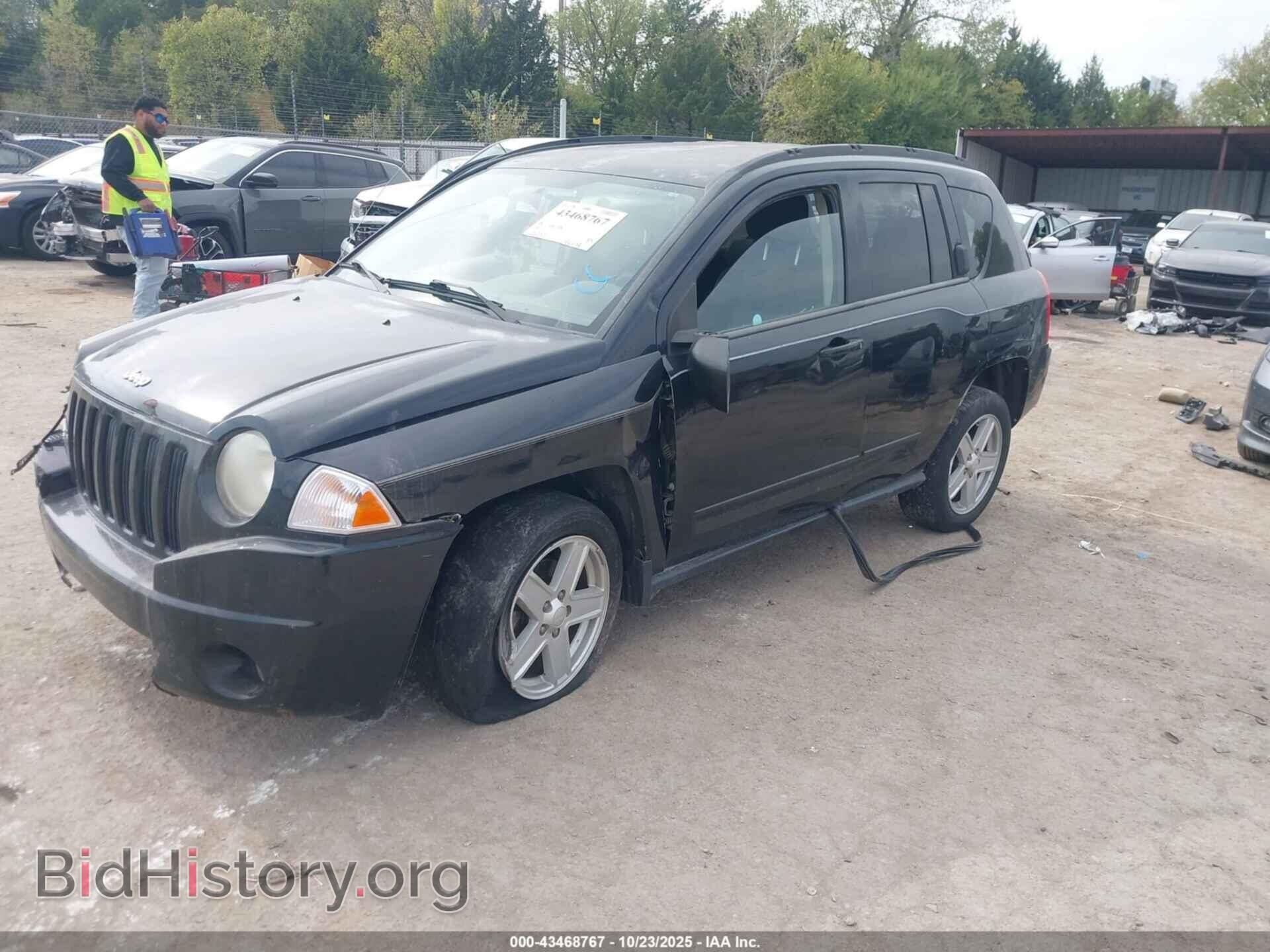 2010 JEEP COMPASS - VIN: 1J4NT4FA4AD516774 - Photo 2