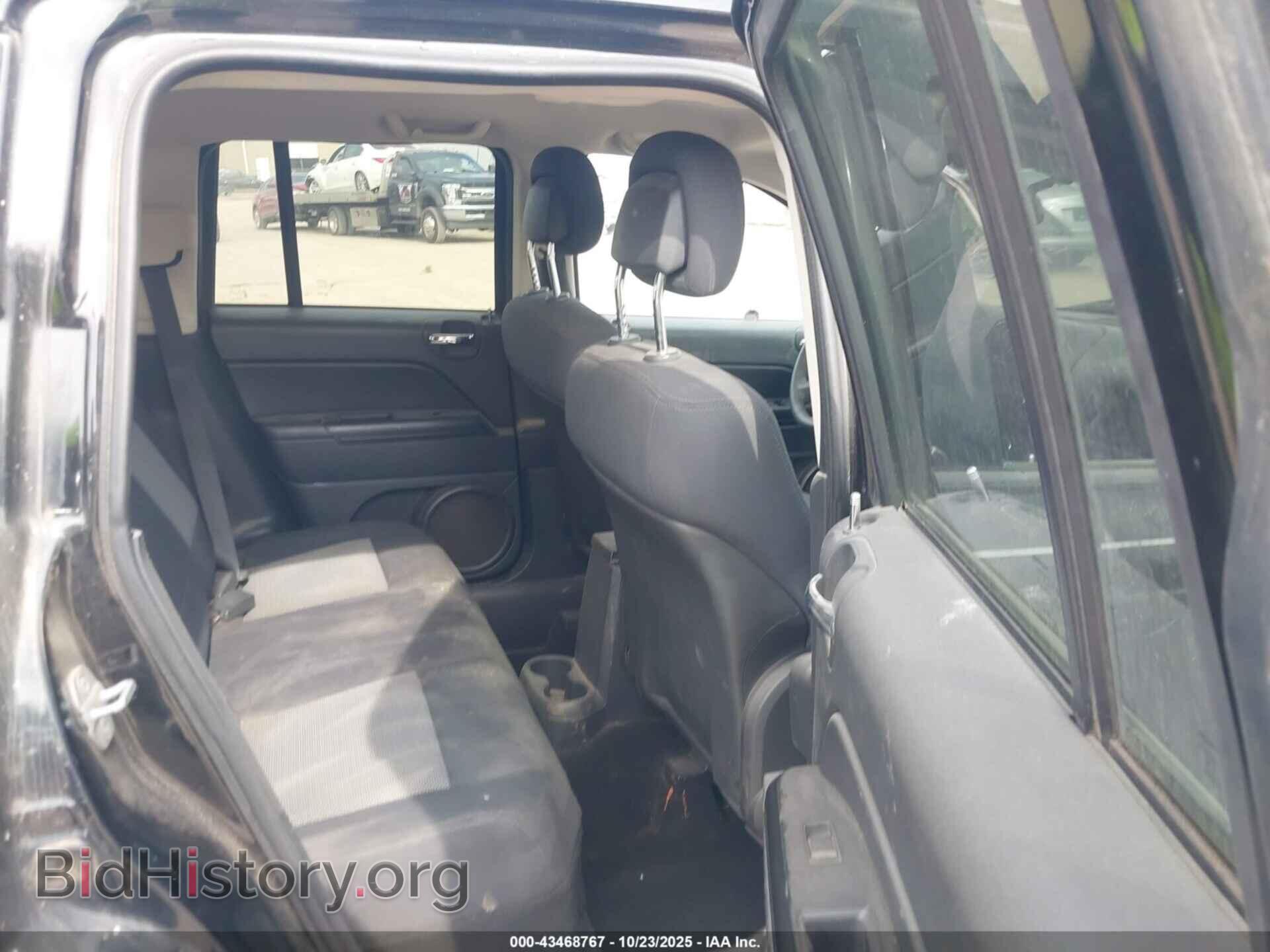 2010 JEEP COMPASS - VIN: 1J4NT4FA4AD516774 - Photo 8