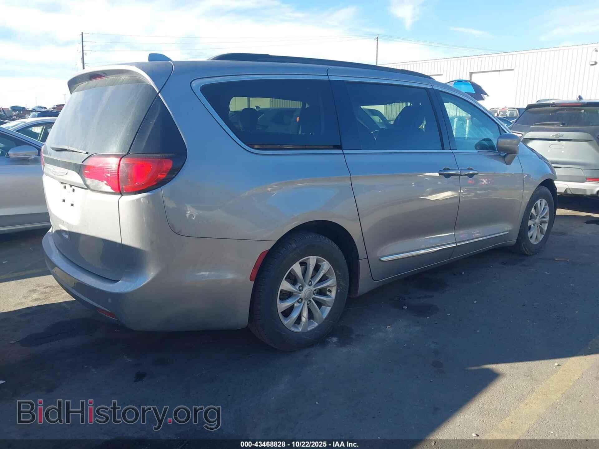 2017 CHRYSLER PACIFICA - VIN: 2C4RC1BG9HR523890 - Фото 4