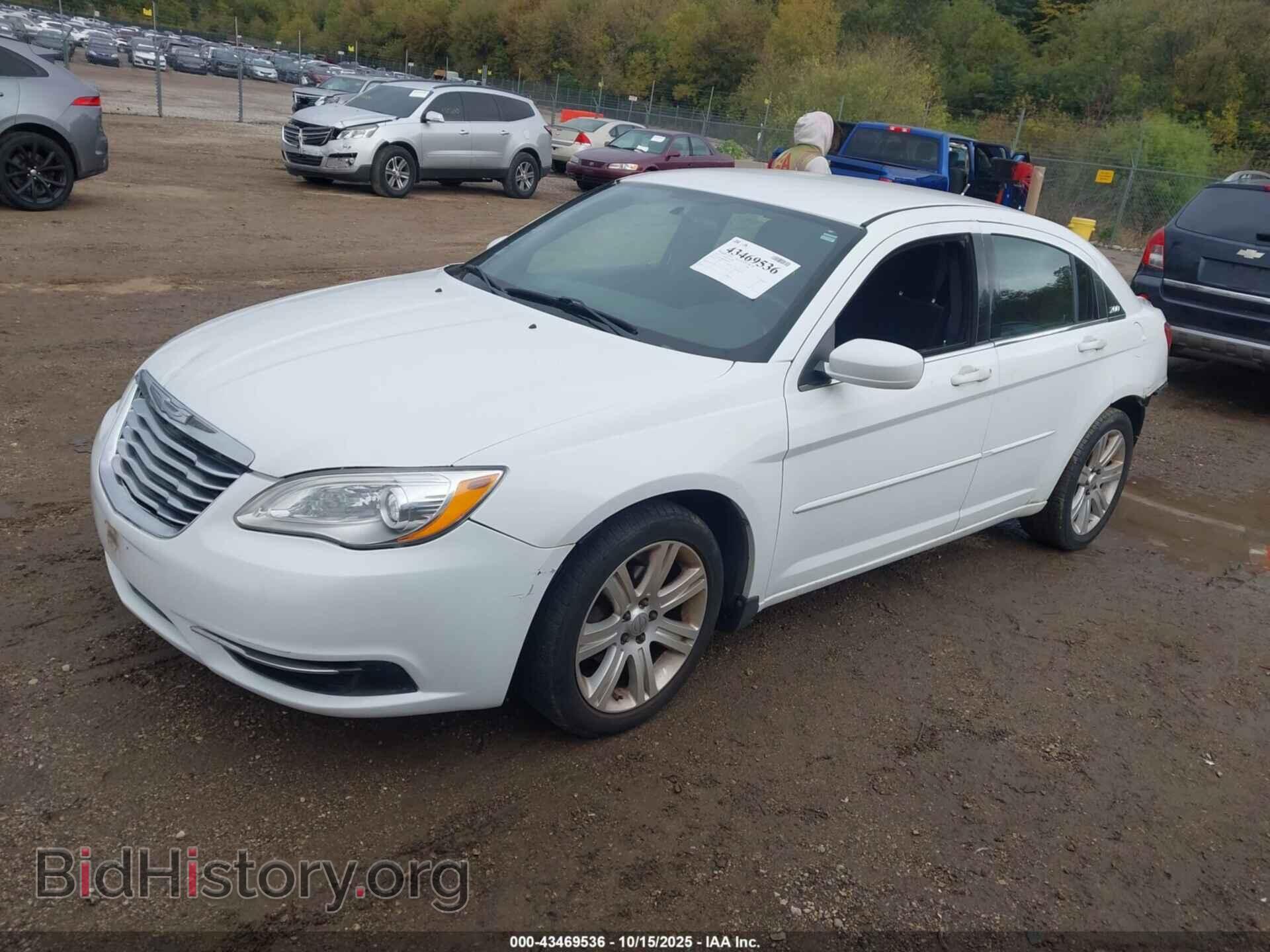 2013 CHRYSLER 200 - VIN: 1C3CCBBB7DN714204 - Фото 2