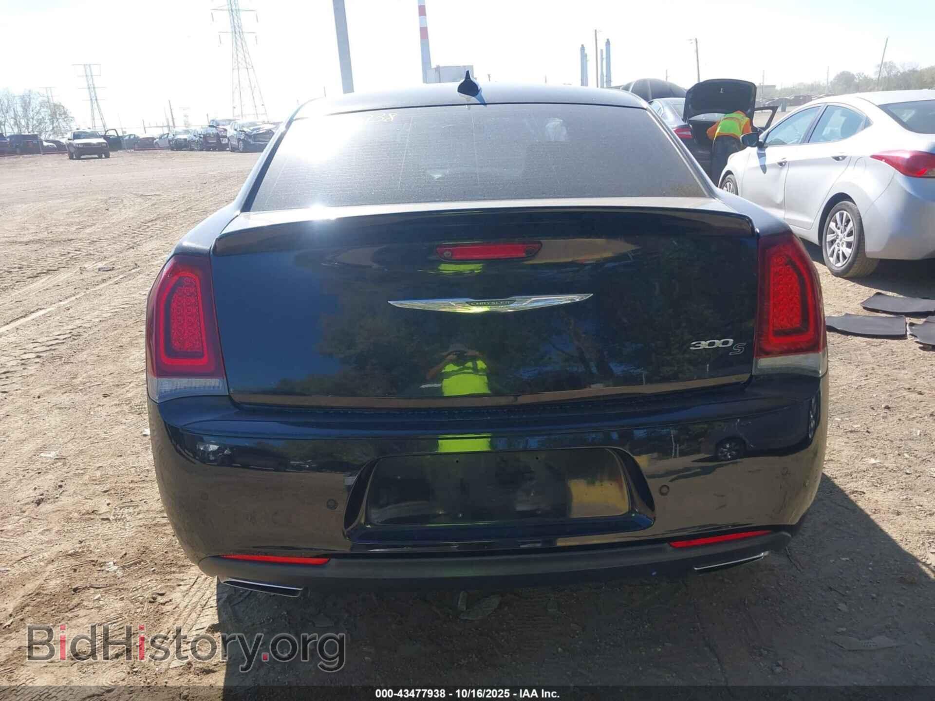 2018 CHRYSLER 300 - VIN: 2C3CCABG2JH262141 - Фото 16