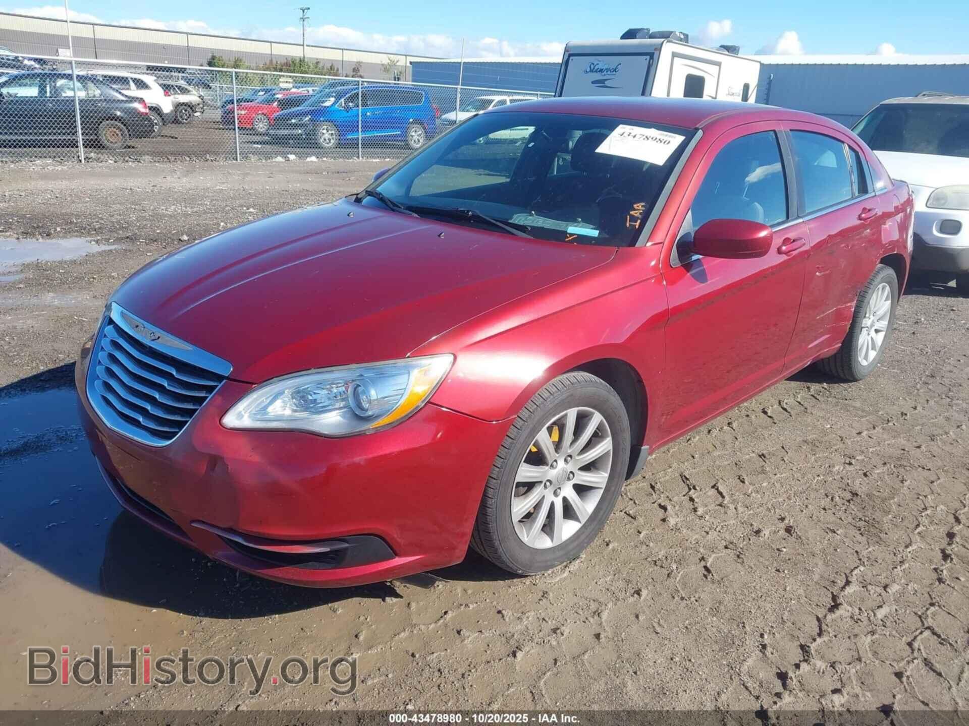 2013 CHRYSLER 200 - VIN: 1C3CCBBG3DN556536 - Фото 2