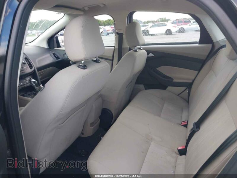 2016 Ford FOCUS (VIN 1FADP3FE7GL215777) — photo 8 of 15