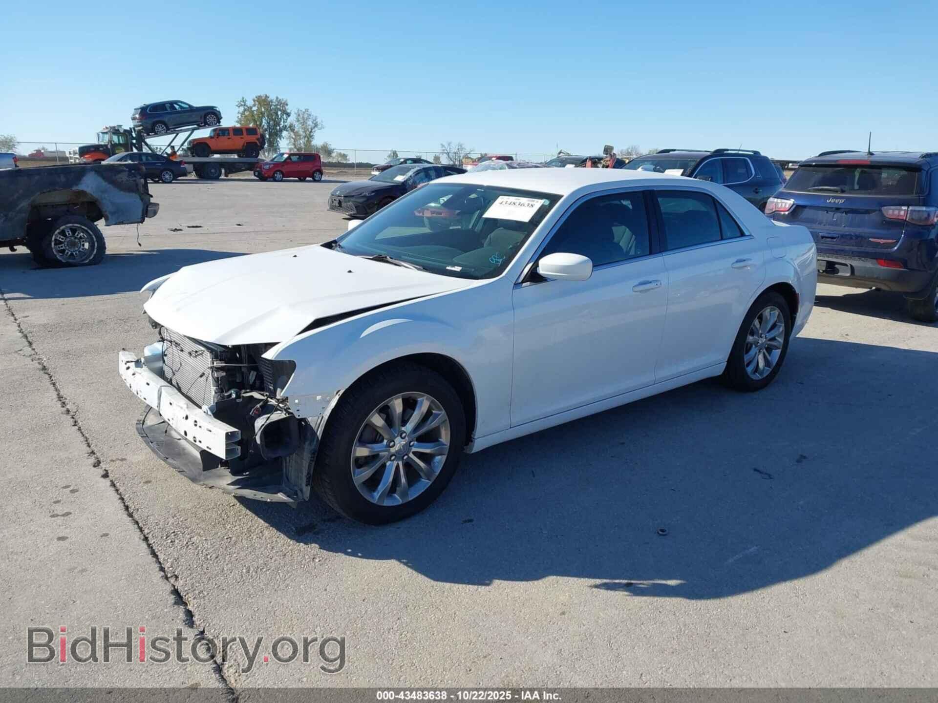 2018 CHRYSLER 300 - VIN: 2C3CCARG1JH283763 - Фото 2