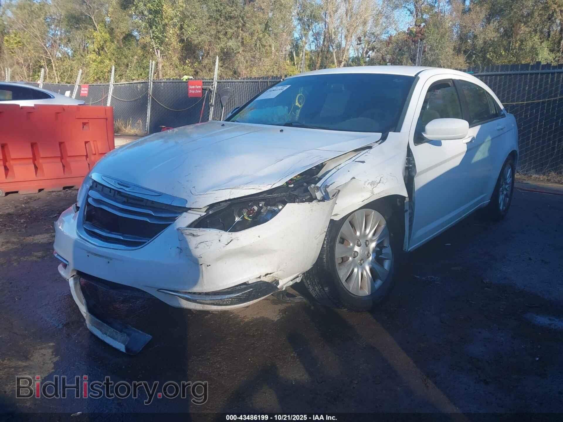 2014 CHRYSLER 200 - VIN: 1C3CCBAB3EN122270 - Photo 2