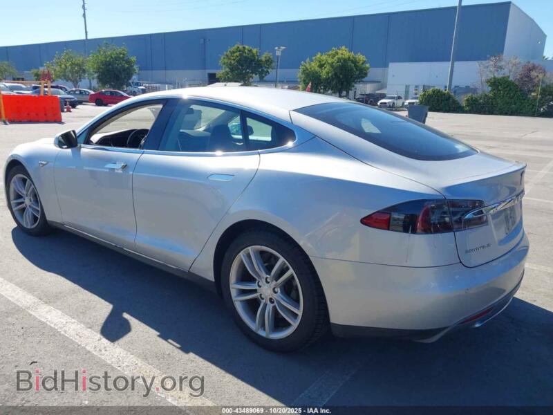 2013 Tesla MODEL S (VIN 5YJSA1CN7DFP27209) — фото 3 из 19