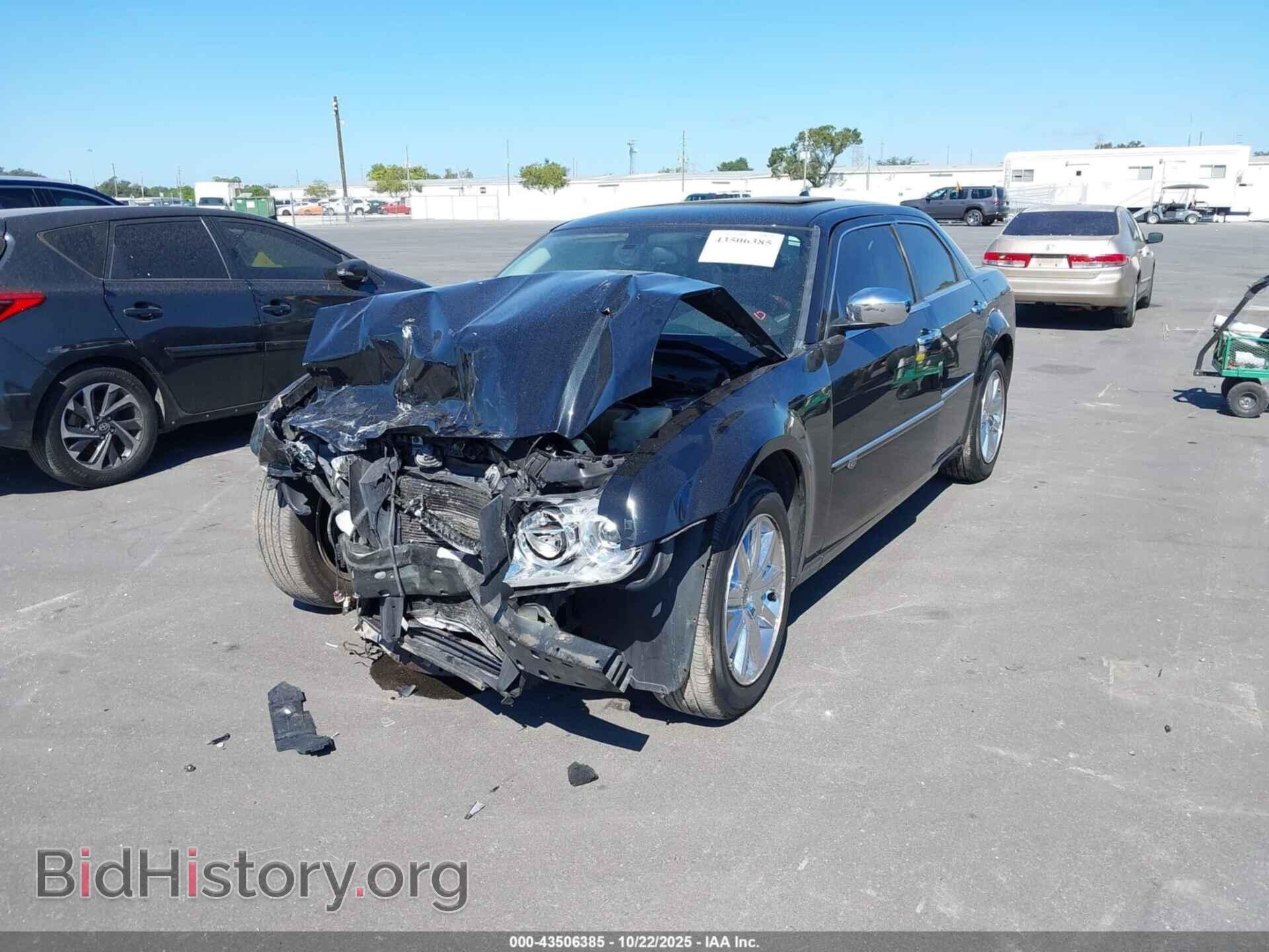 2008 CHRYSLER 300C - VIN: 2C3KA63H68H335060 - Фото 2