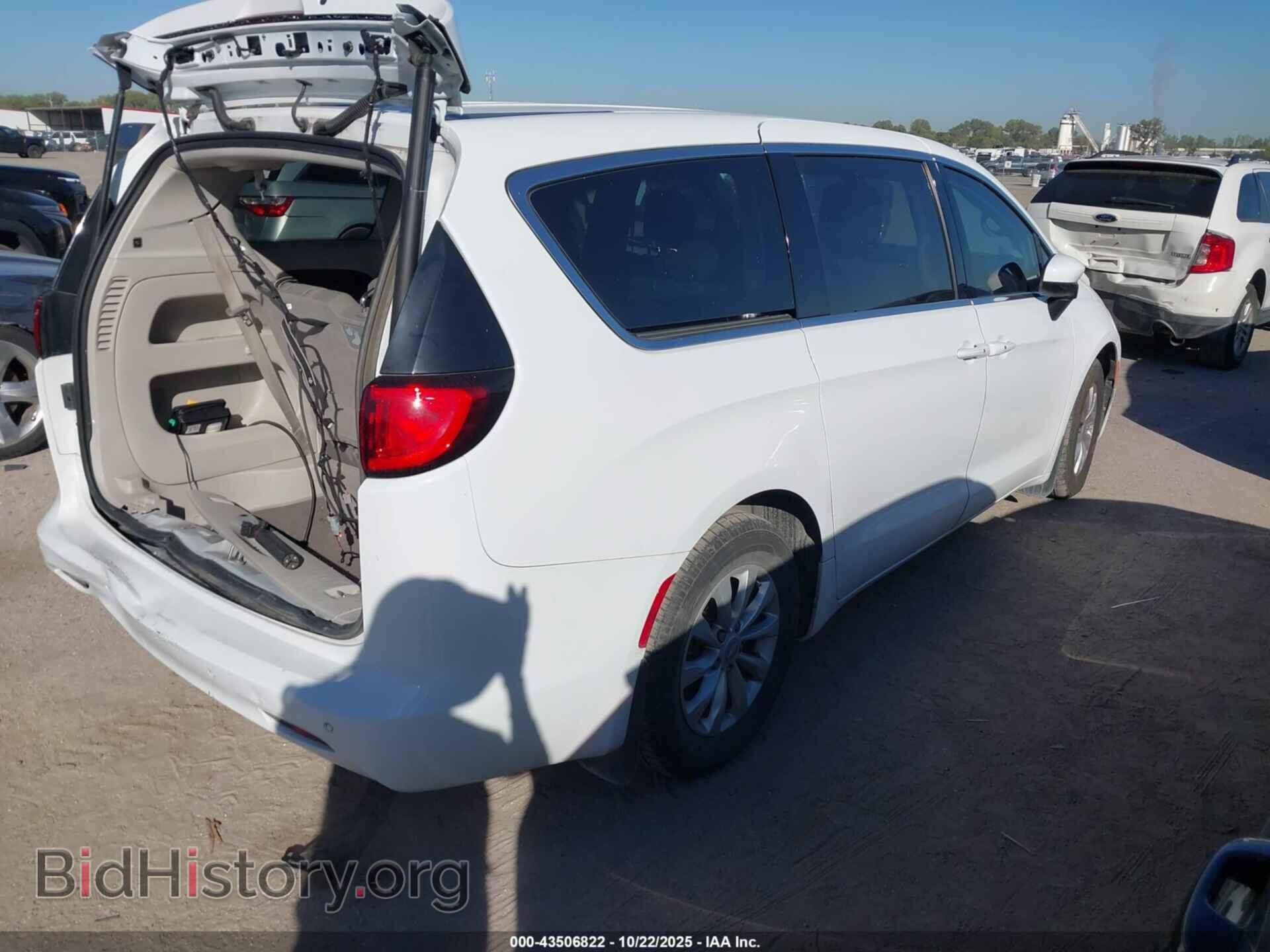 2017 CHRYSLER PACIFICA - VIN: 2C4RC1DG8HR608975 - Фото 4