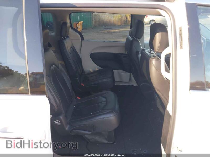 2017 Chrysler PACIFICA (VIN 2C4RC1BG2HR816207) — фото 8 из 16