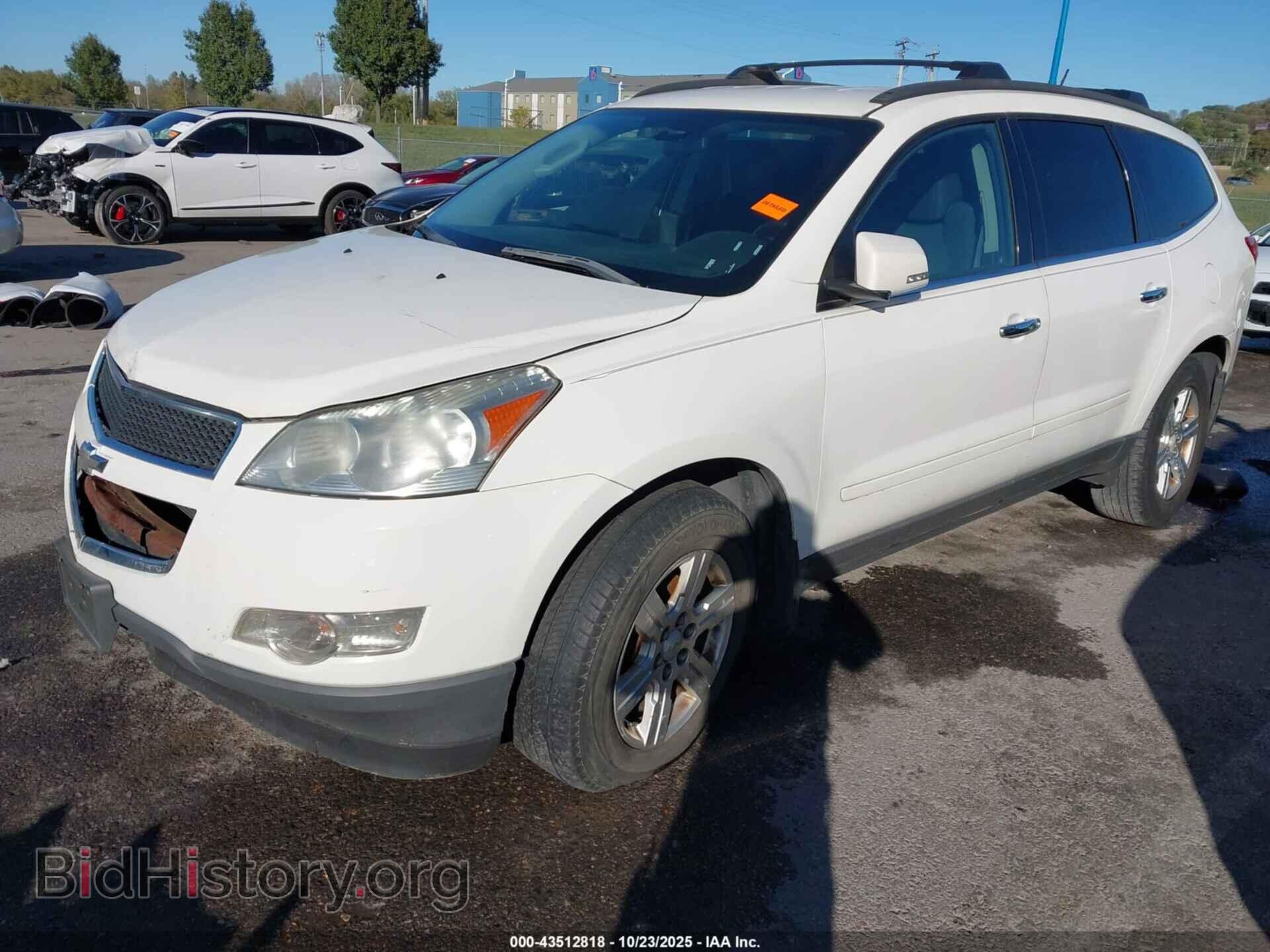 2011 CHEVROLET TRAVERSE - VIN: 1GNKRGED8BJ307262 - Фото 2