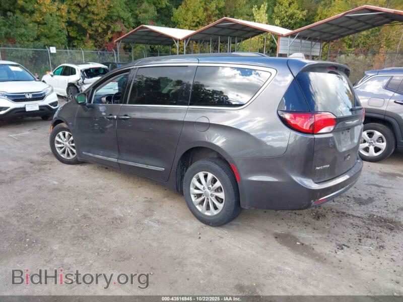 2017 Chrysler PACIFICA (VIN 2C4RC1BG0HR569513) — photo 3 of 16