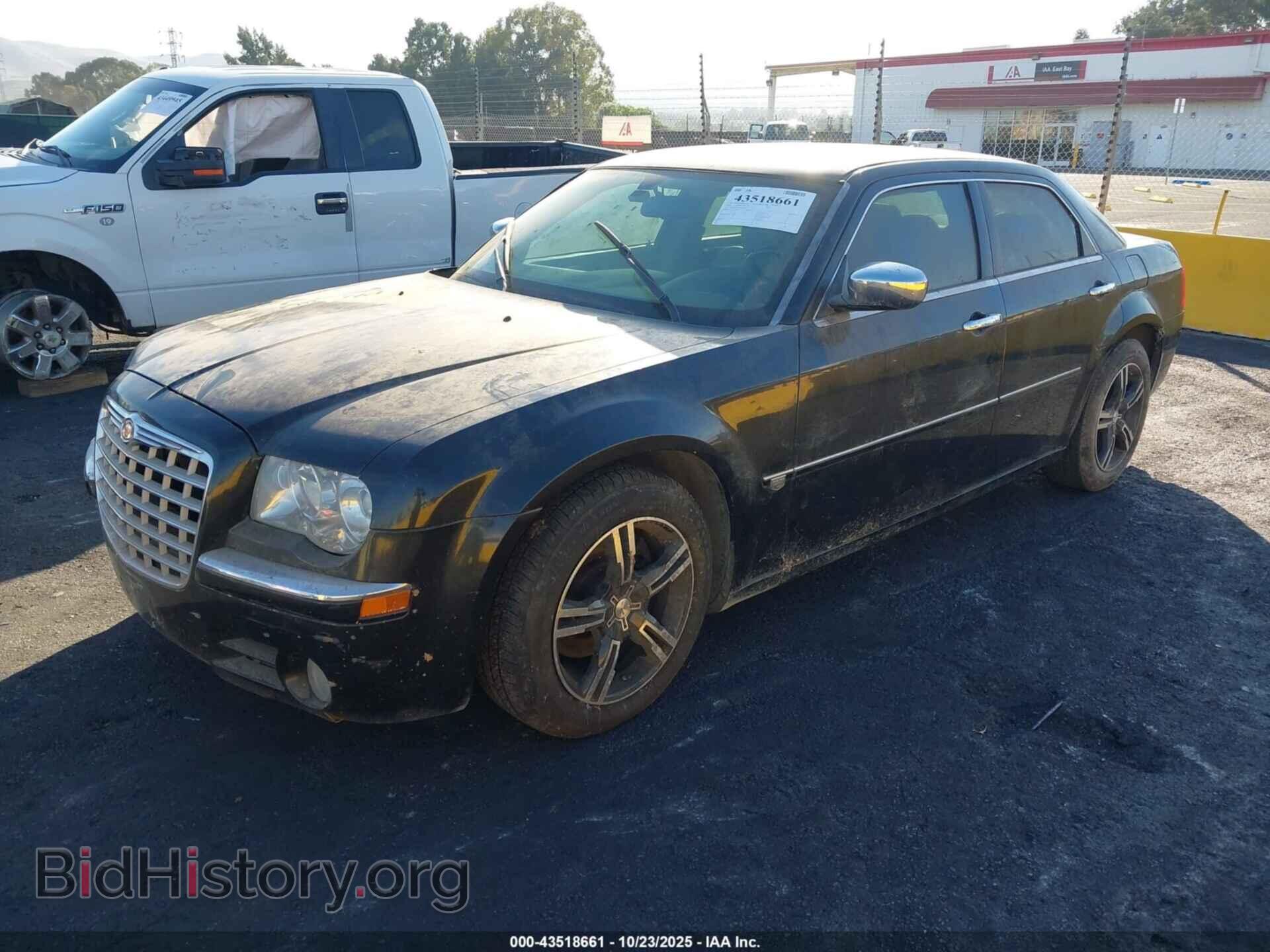 2006 CHRYSLER 300C - VIN: 2C3KA63H56H291825 - Фото 2