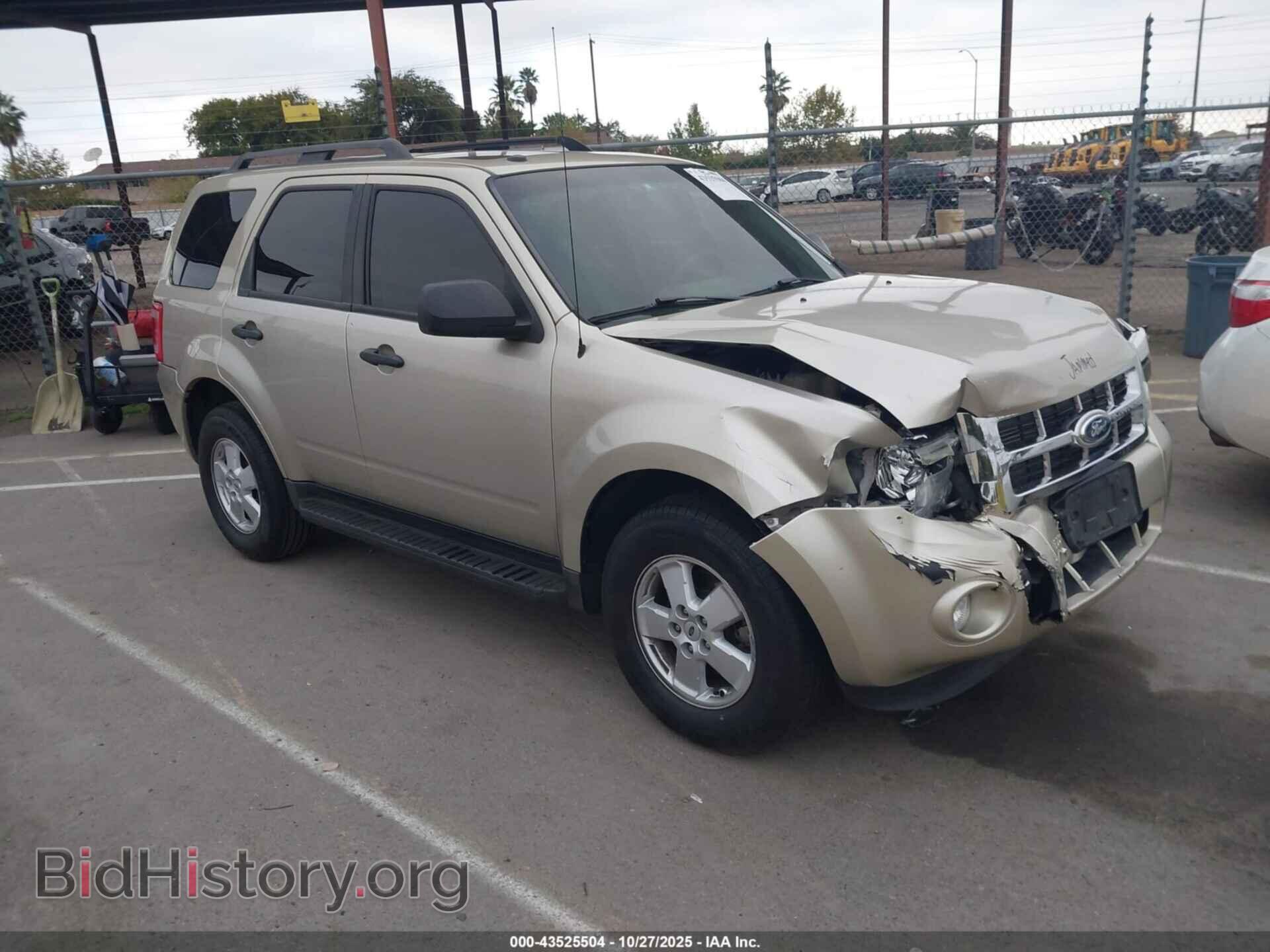 Photo 1FMCU0D73BKA33666 - FORD ESCAPE 2011