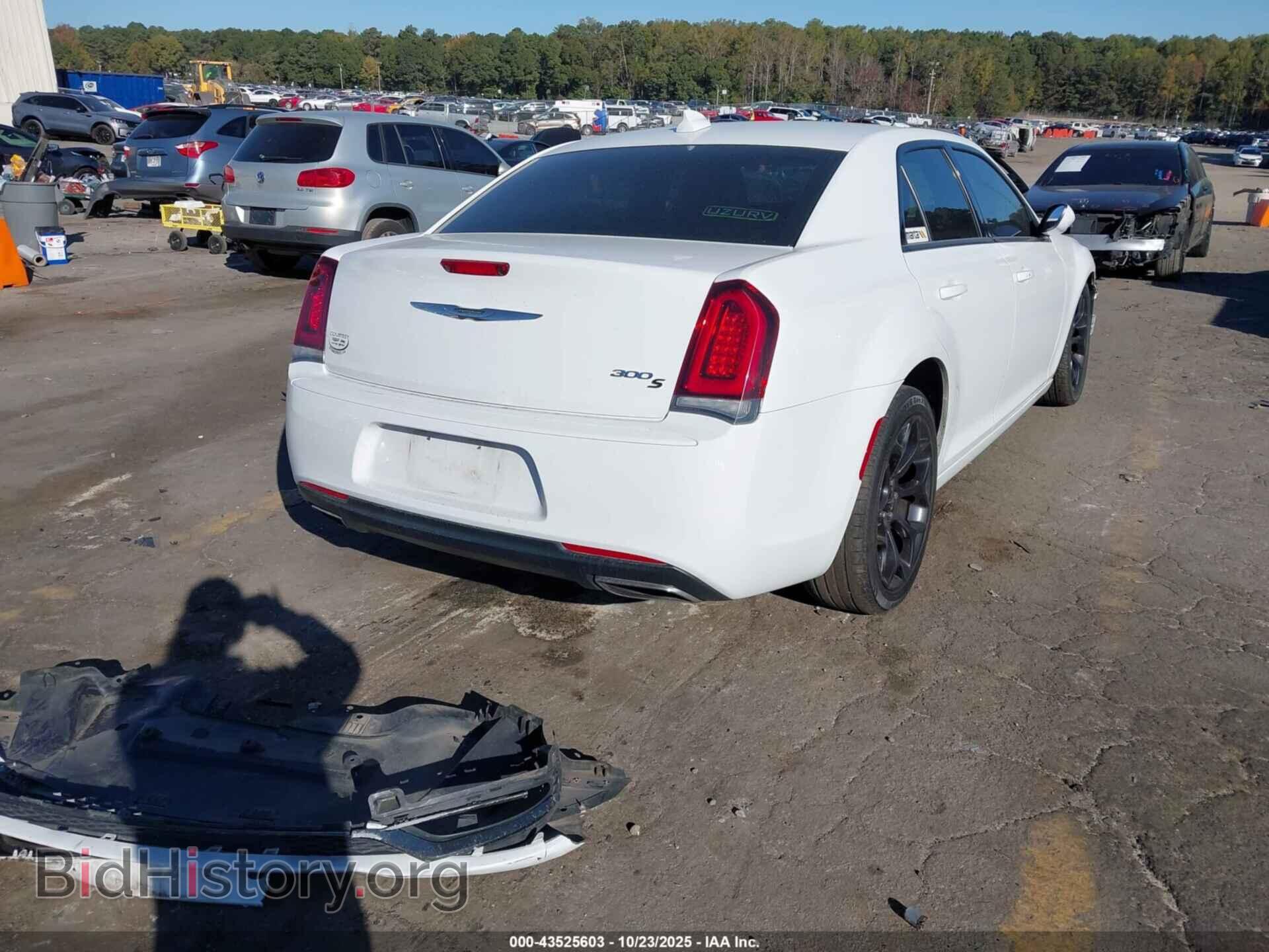 2019 CHRYSLER 300 - VIN: 2C3CCABG5KH648070 - Фото 4