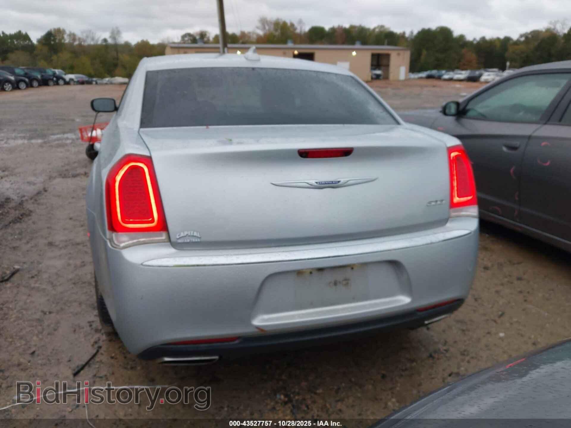 2019 CHRYSLER 300 - VIN: 2C3CCAAG7KH648105 - Фото 16
