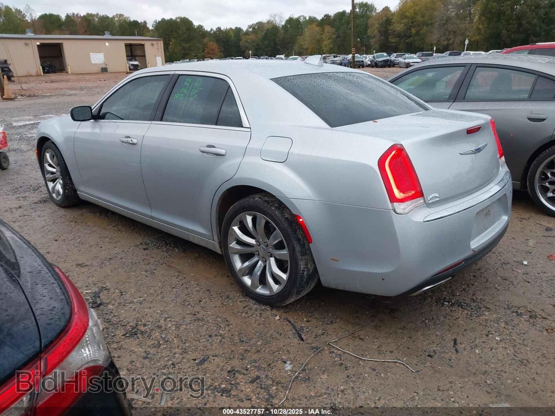 2019 CHRYSLER 300 - VIN: 2C3CCAAG7KH648105 - Фото 3