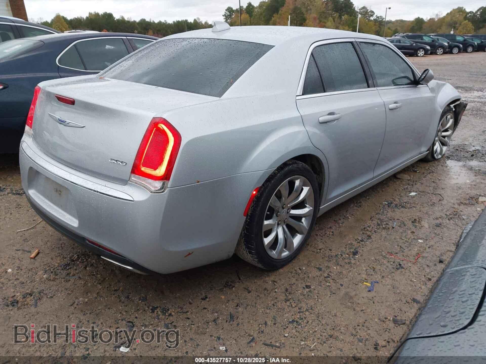 2019 CHRYSLER 300 - VIN: 2C3CCAAG7KH648105 - Фото 4