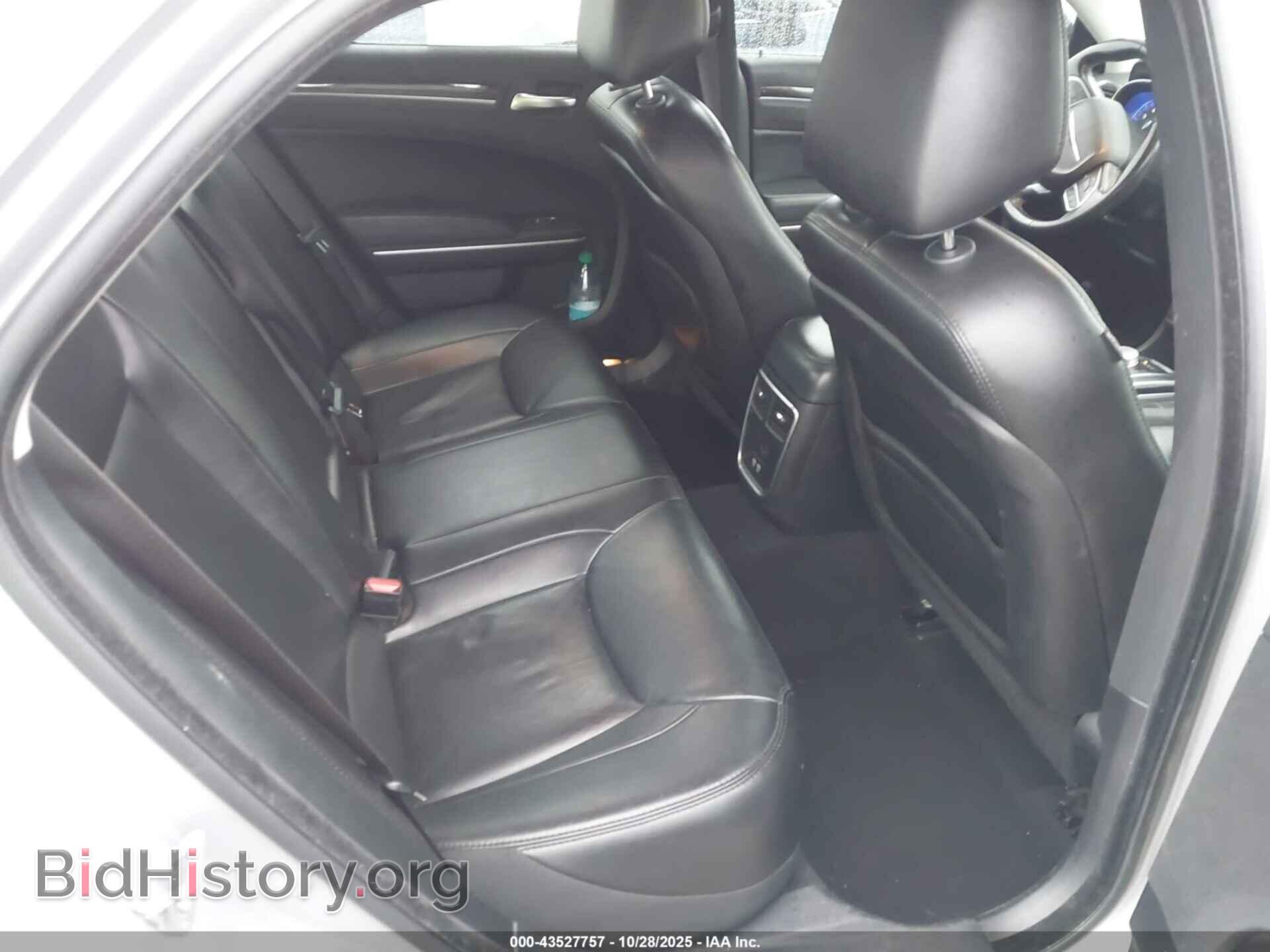 2019 CHRYSLER 300 - VIN: 2C3CCAAG7KH648105 - Фото 8