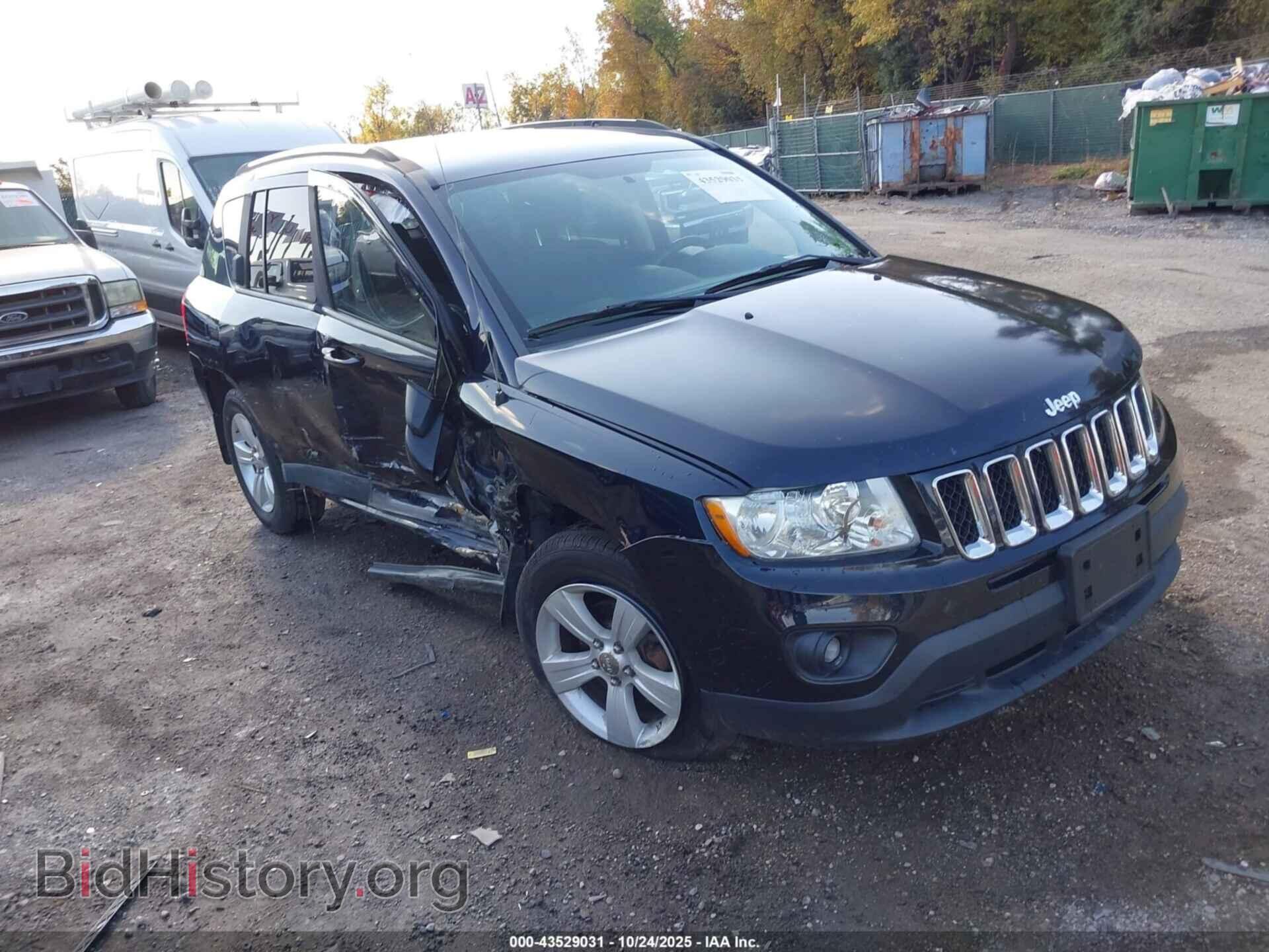 Photo 1J4NF1FB5BD207265 - JEEP COMPASS 2011