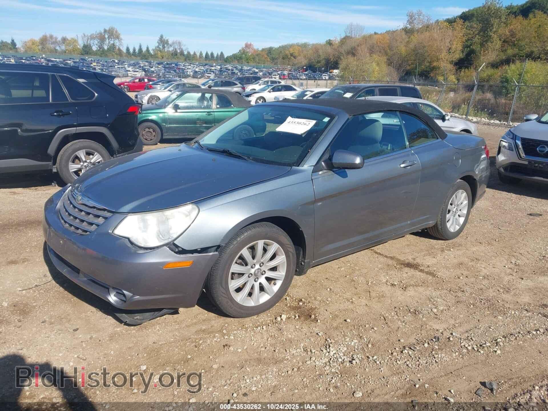 2010 CHRYSLER SEBRING - VIN: 1C3BC5ED5AN166564 - Фото 2