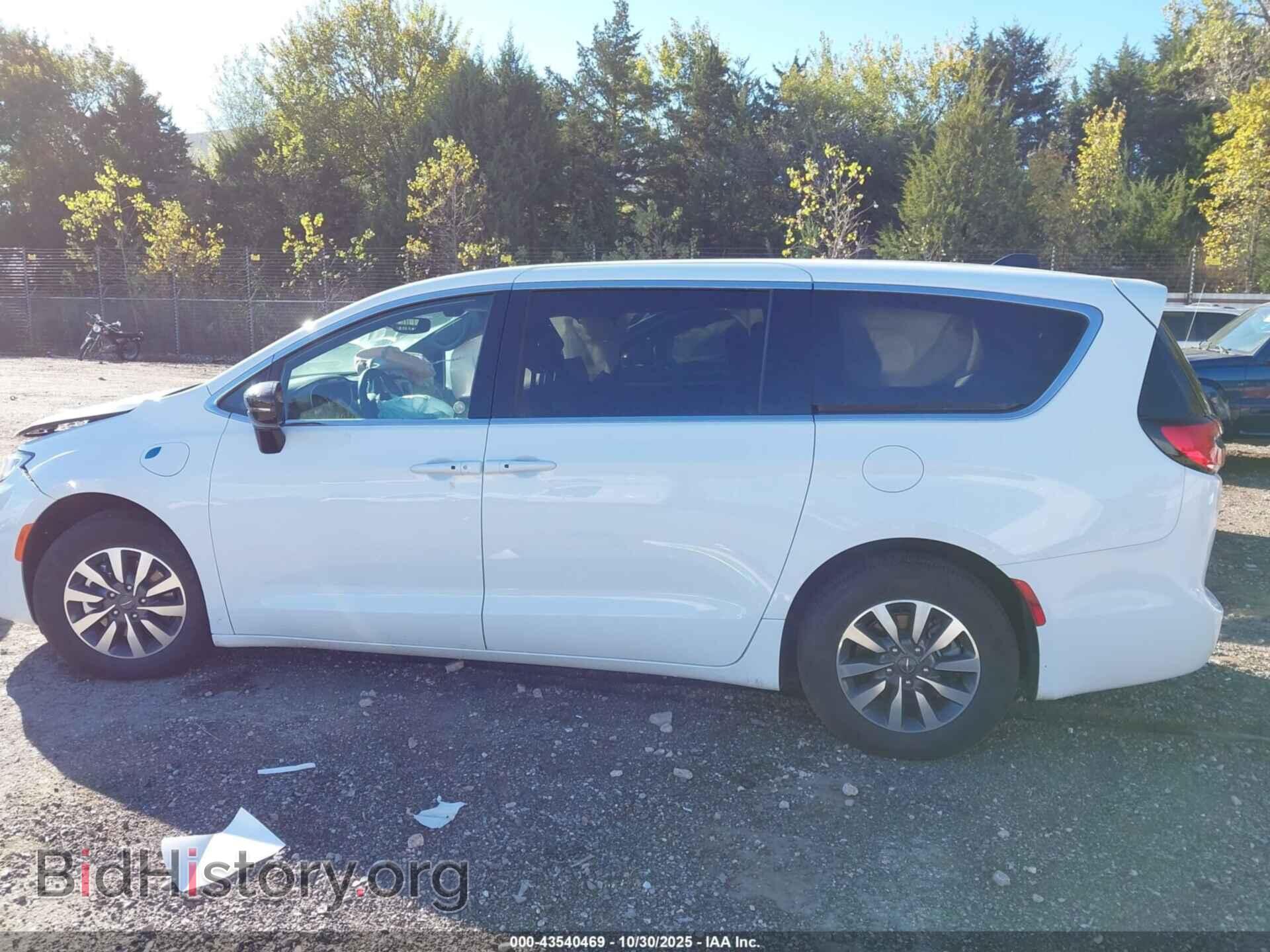 2025 CHRYSLER PACIFICA HYBRID - VIN: 2C4RC1S71SR577384 - Photo 14