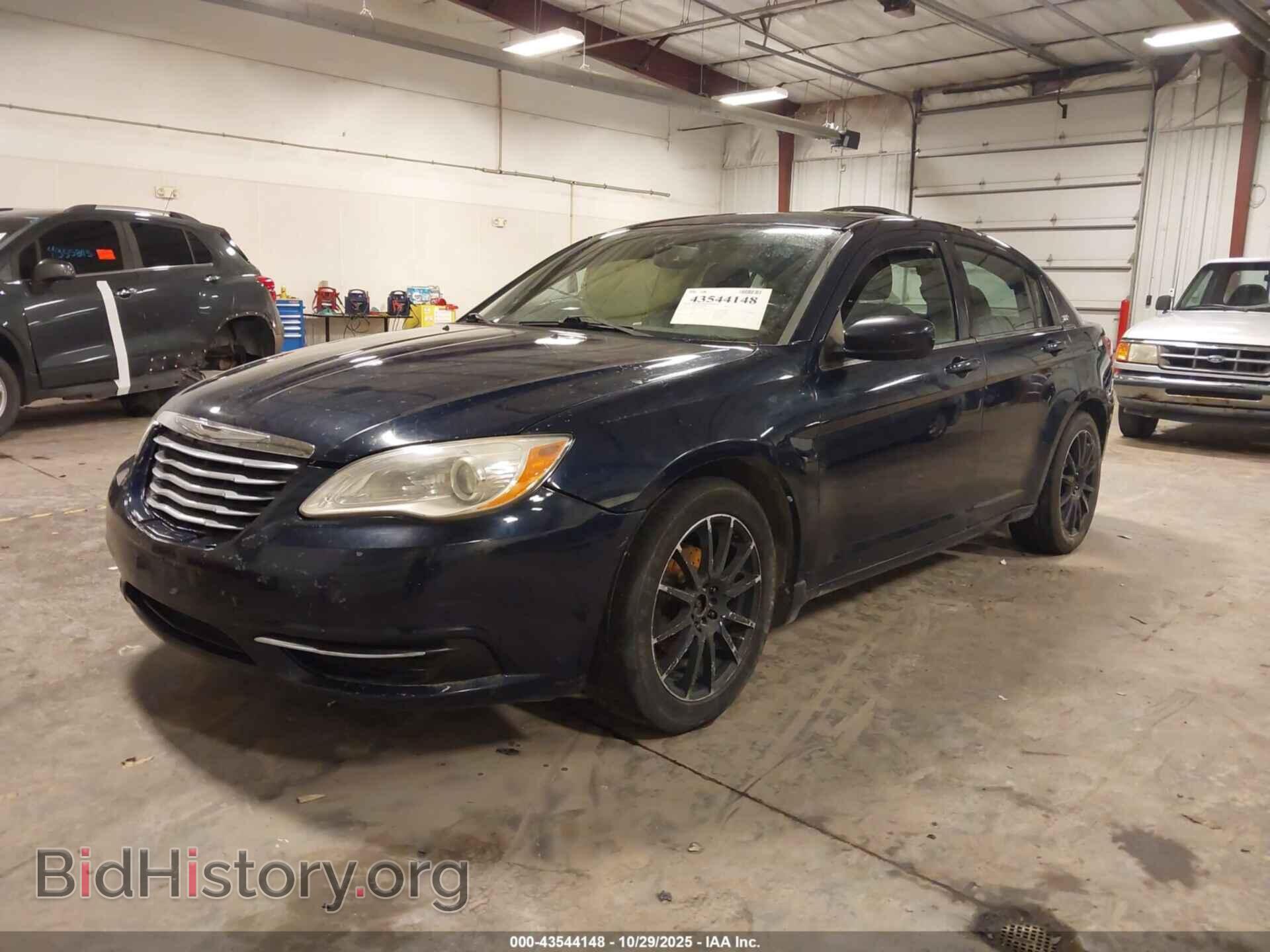2013 CHRYSLER 200 - VIN: 1C3CCBBB2DN597633 - Фото 2