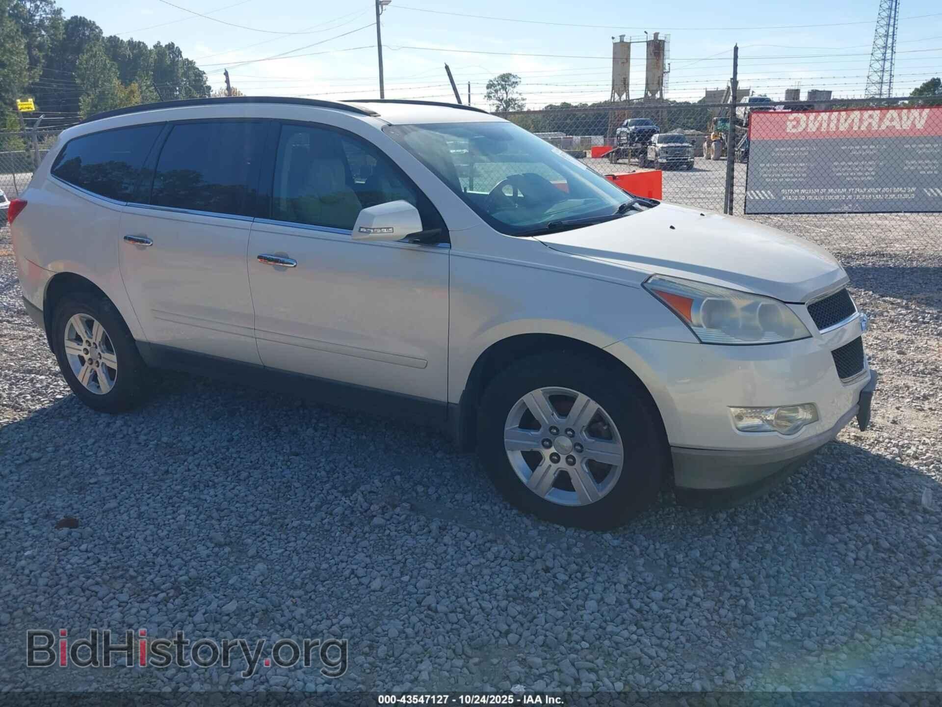Фотография 1GNKRJED9BJ215980 - CHEVROLET TRAVERSE 2011