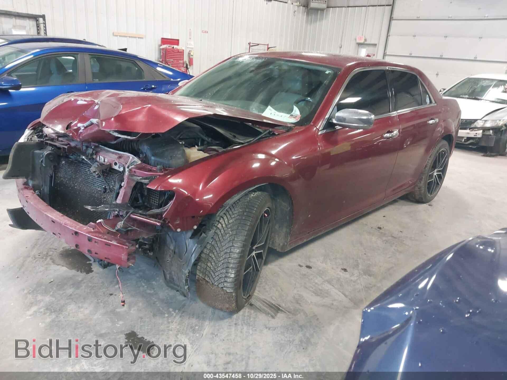 2018 CHRYSLER 300 - VIN: 2C3CCAKG9JH137752 - Фото 2