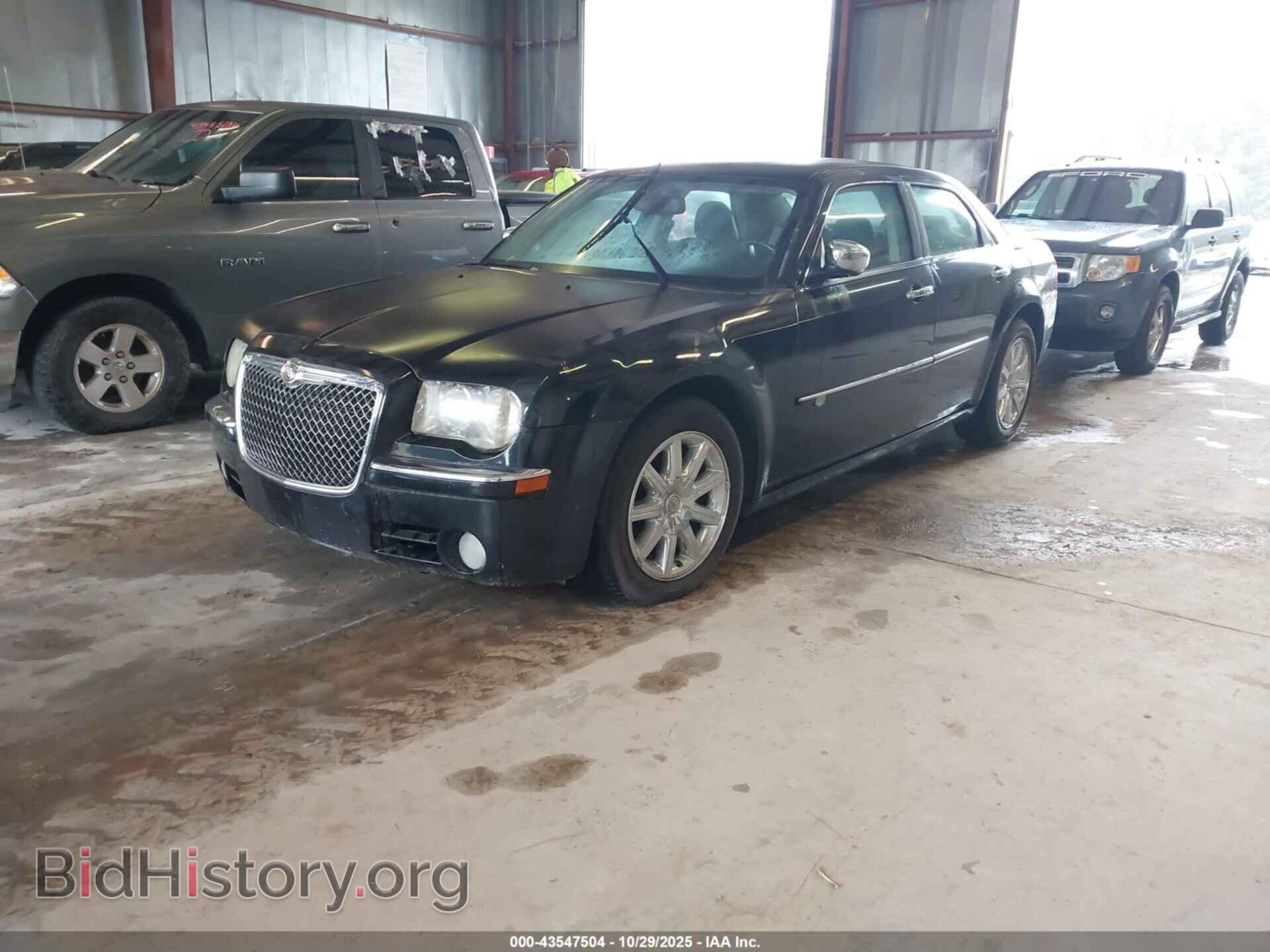 2010 CHRYSLER 300C - VIN: 2C3CA6CT3AH114840 - Фото 2
