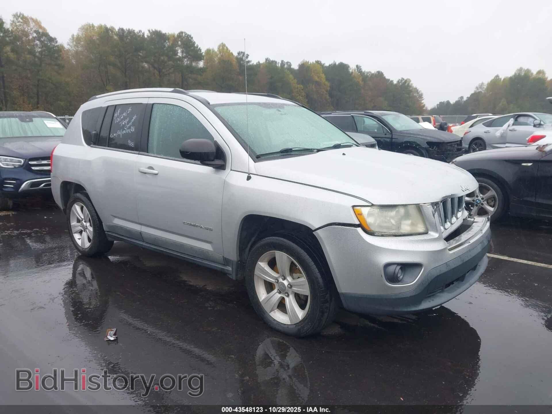 Photo 1J4NT1FA4BD159855 - JEEP COMPASS 2011