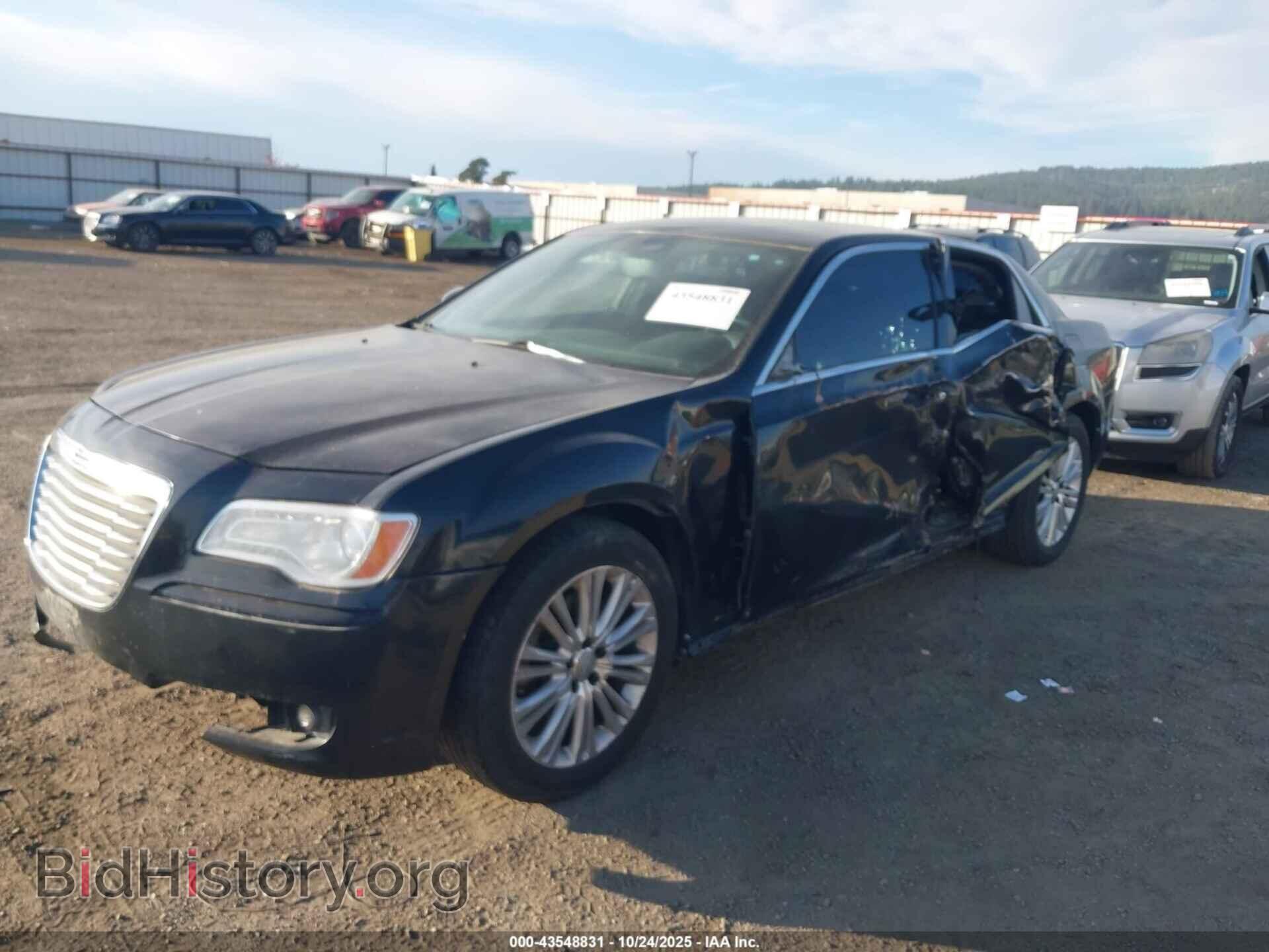 2013 CHRYSLER 300 - VIN: 2C3CCARG5DH659840 - Фото 2