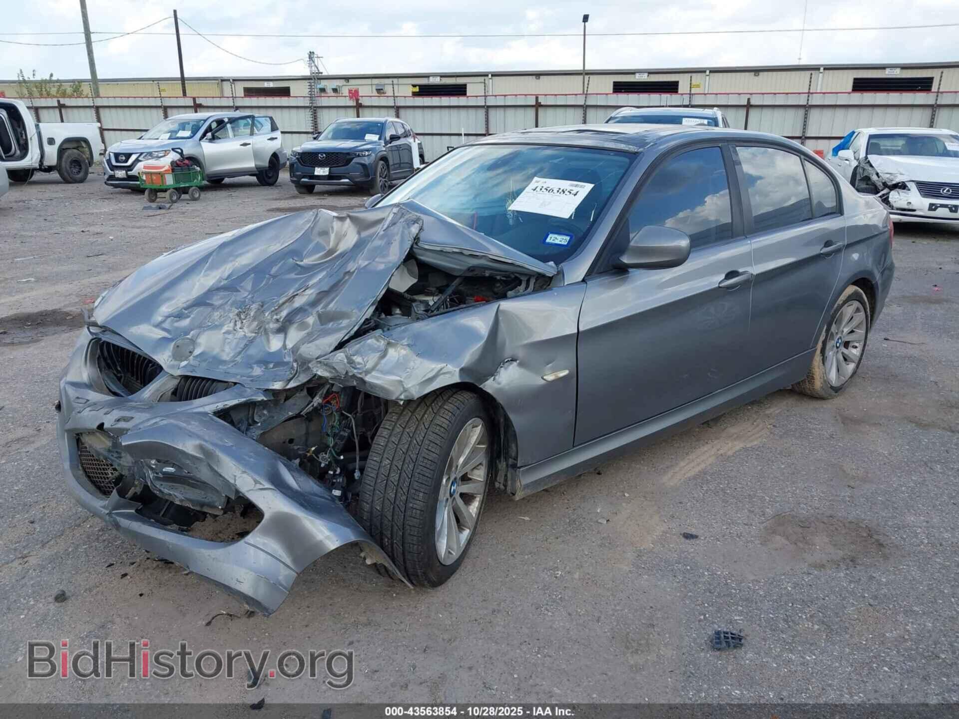 2011 BMW 328I - VIN: WBAPH7C59BE675064 - Фото 2