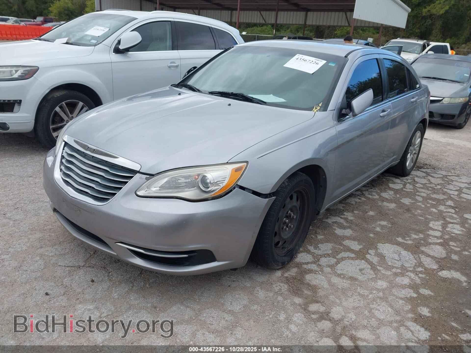 2013 CHRYSLER 200 - VIN: 1C3CCBAB3DN686189 - Фото 2