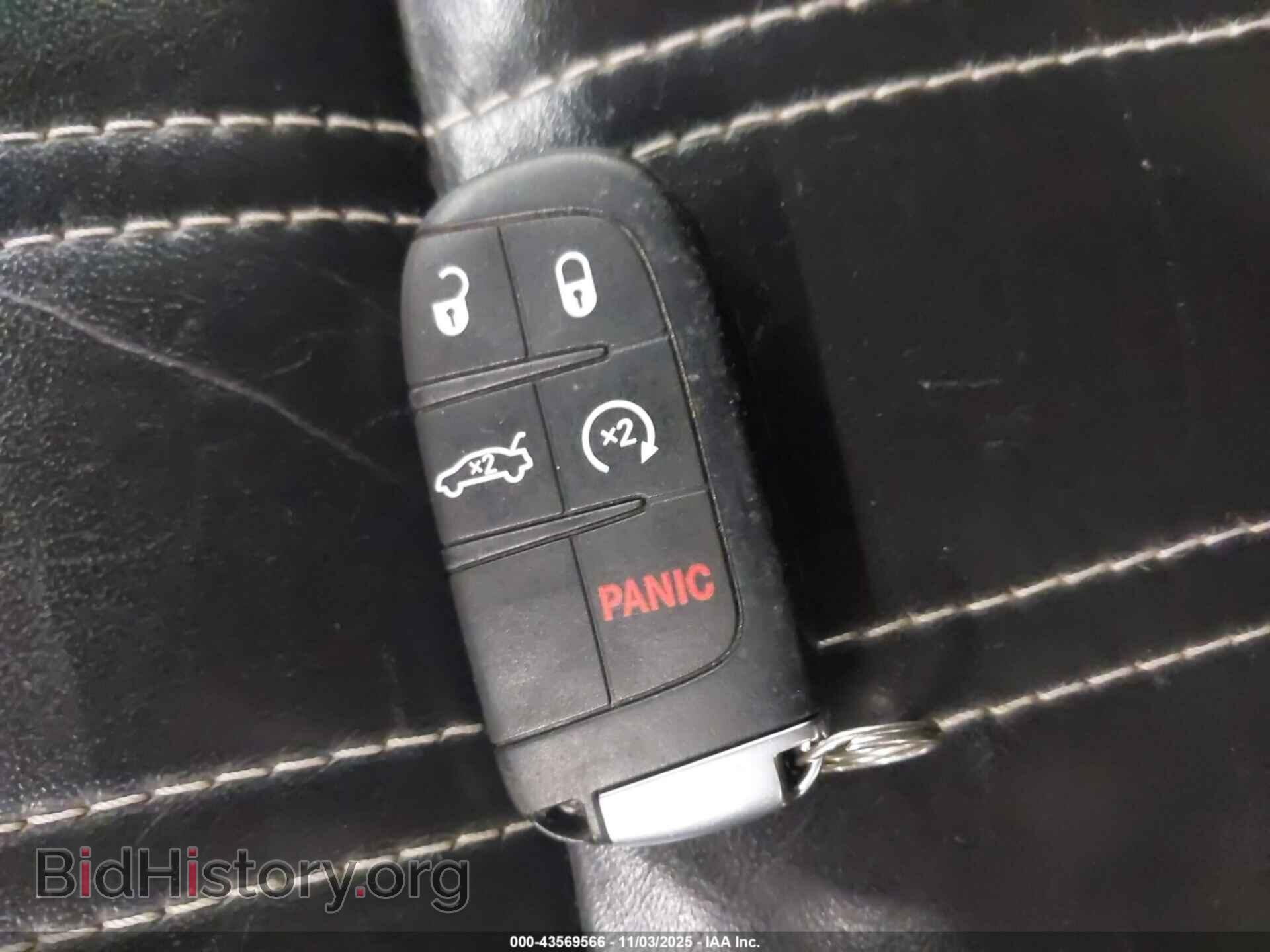 2018 CHRYSLER 300 - VIN: 2C3CCAGG8JH198907 - Фото 11