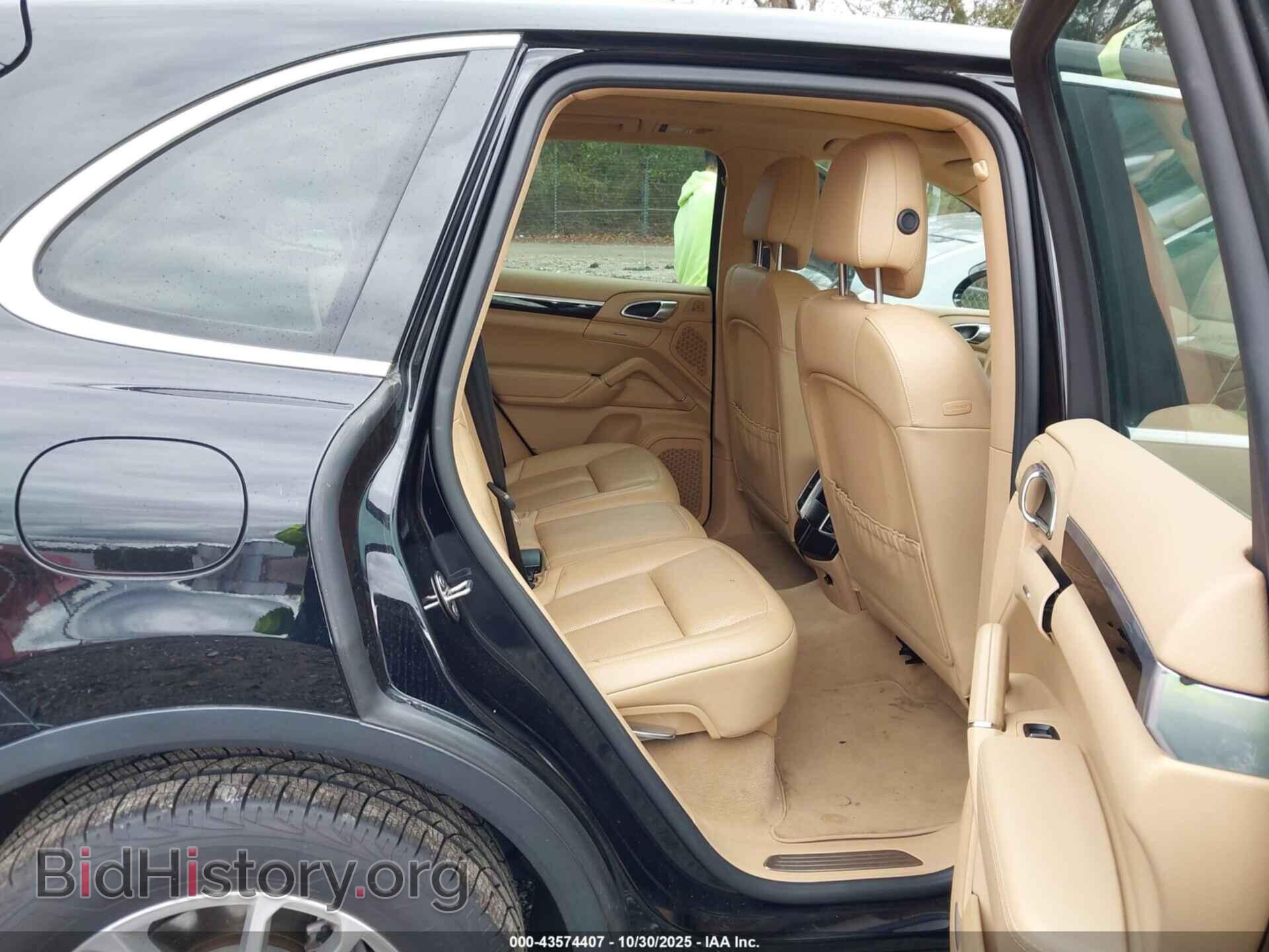 2016 PORSCHE CAYENNE - VIN: WP1AA2A22GLA08072 - Photo 8