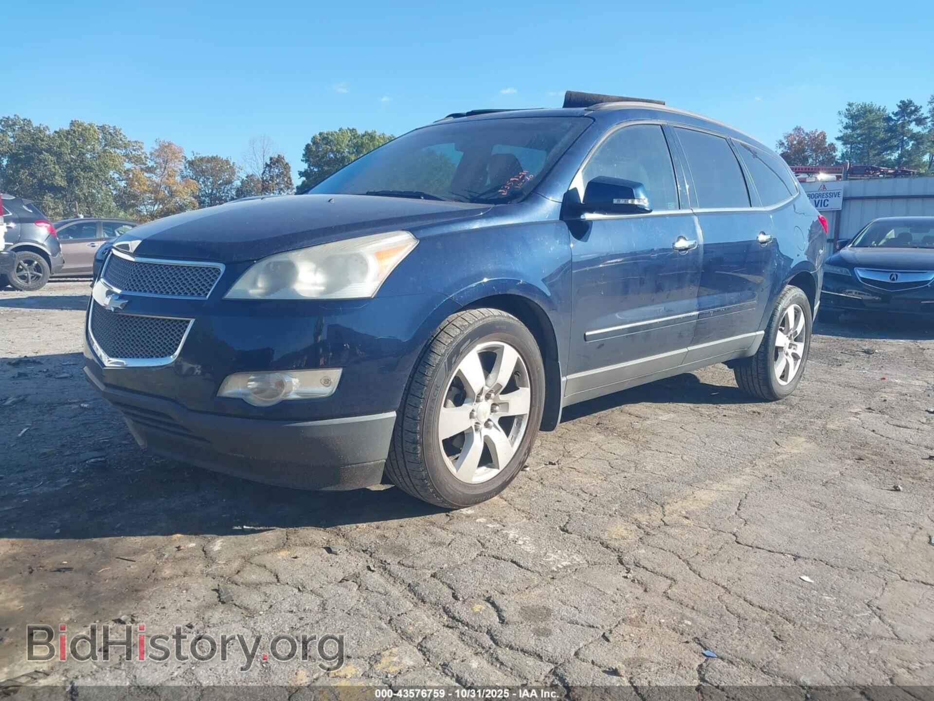 2011 CHEVROLET TRAVERSE - VIN: 1GNKRLED7BJ359281 - Фото 2